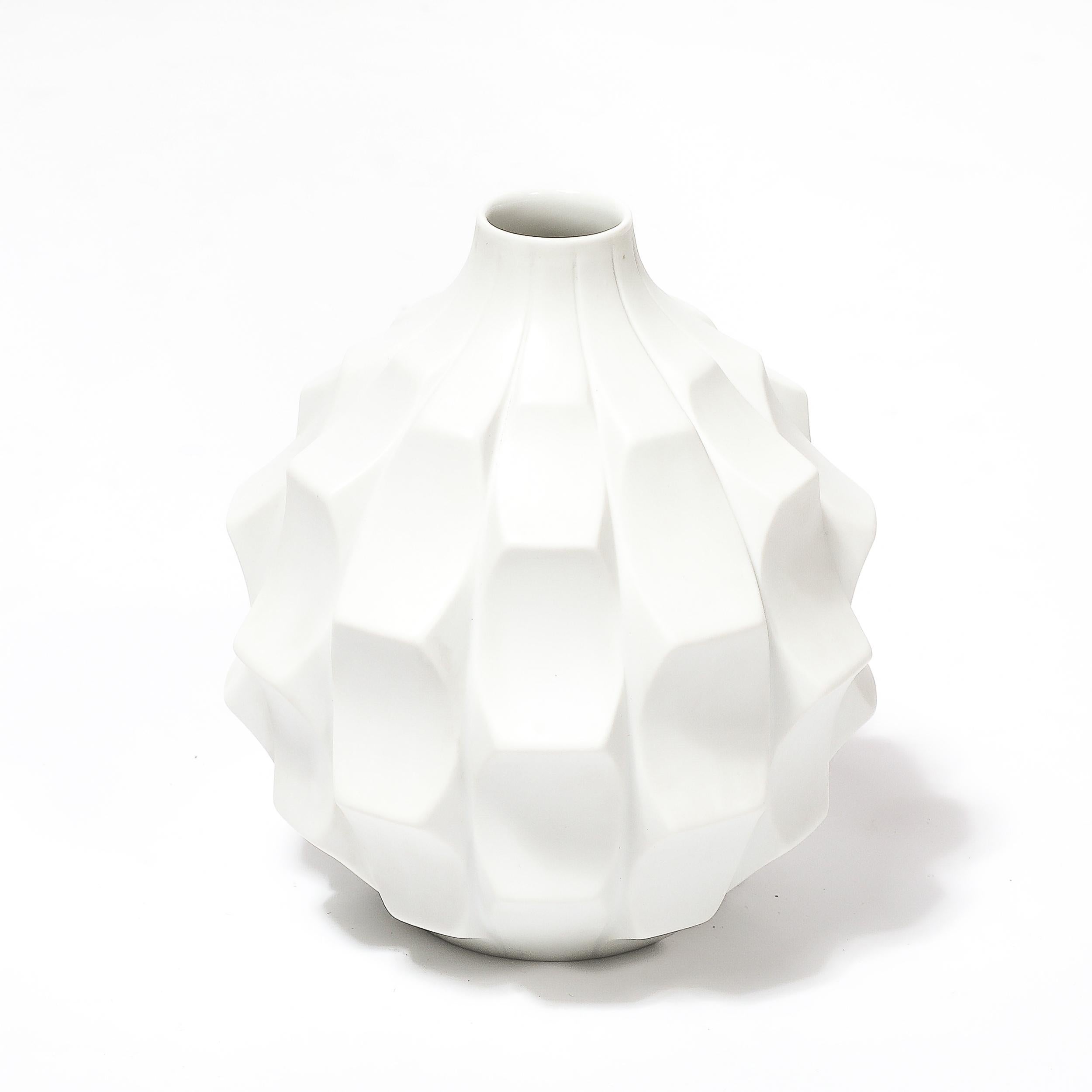 Tedesco Vaso a carciofo in bisquit di Heinrich Fuchs per Hutschenreuther, metà del secolo scorso in vendita