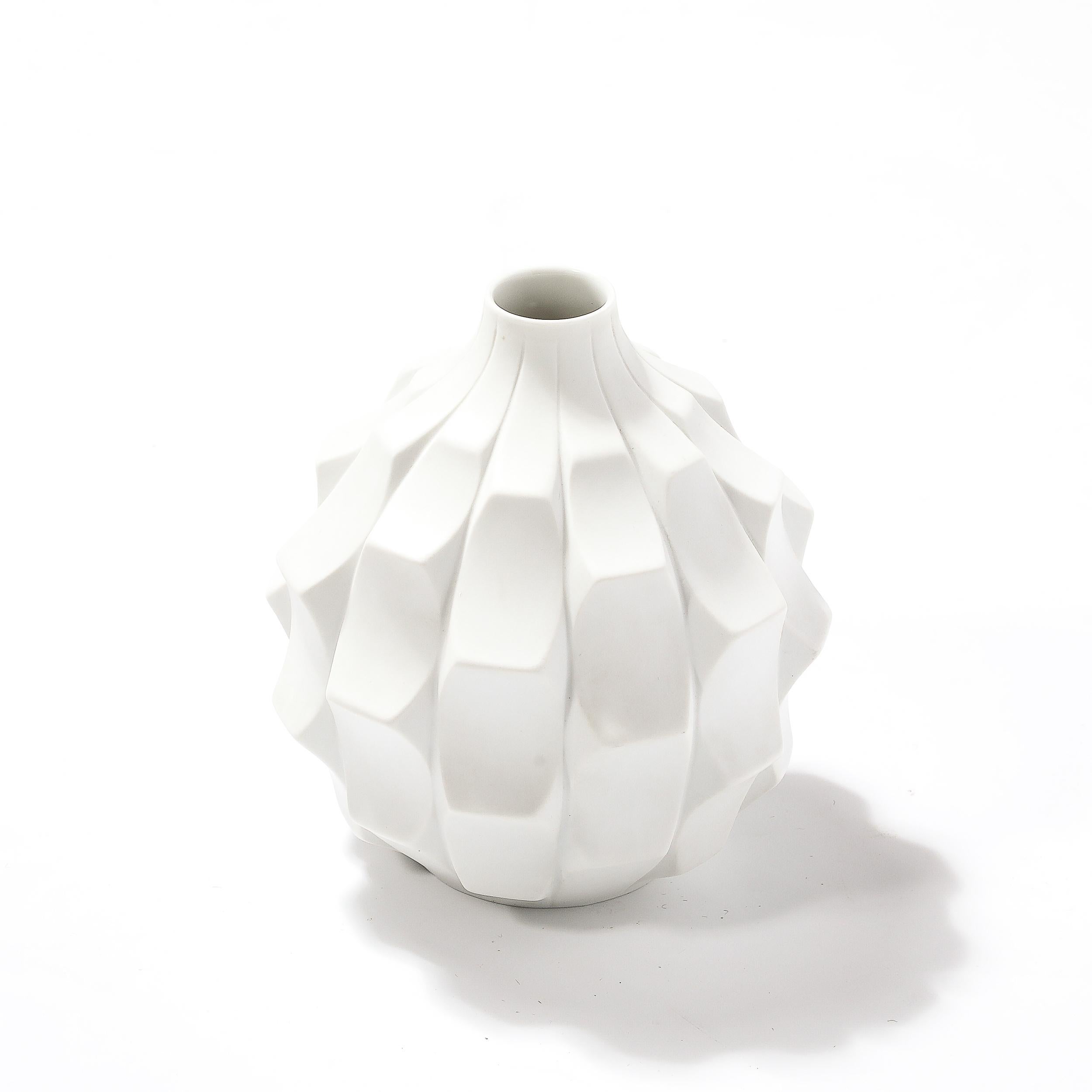 Porcellana Vaso a carciofo in bisquit di Heinrich Fuchs per Hutschenreuther, metà del secolo scorso in vendita