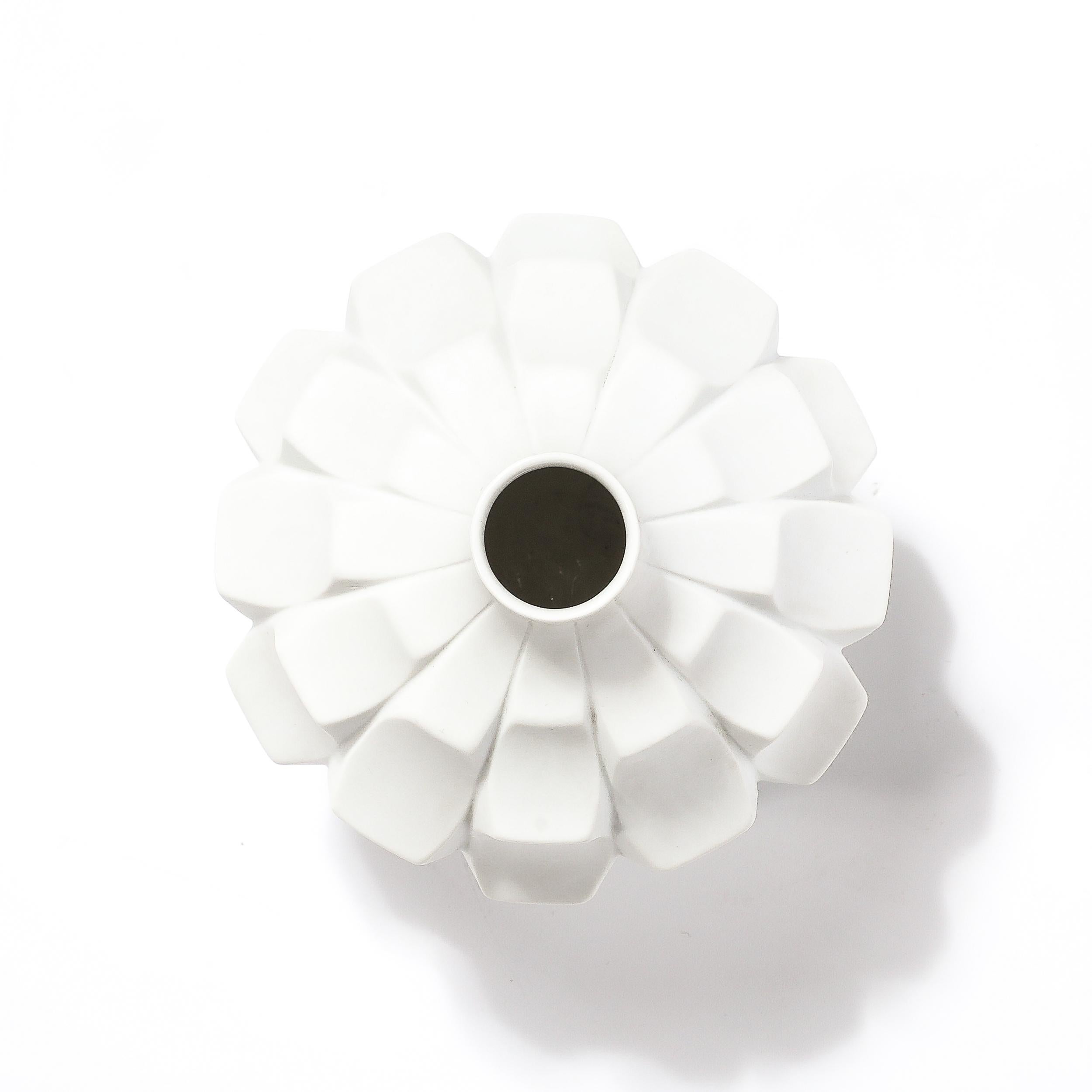 Vaso a carciofo in bisquit di Heinrich Fuchs per Hutschenreuther, metà del secolo scorso in vendita 2