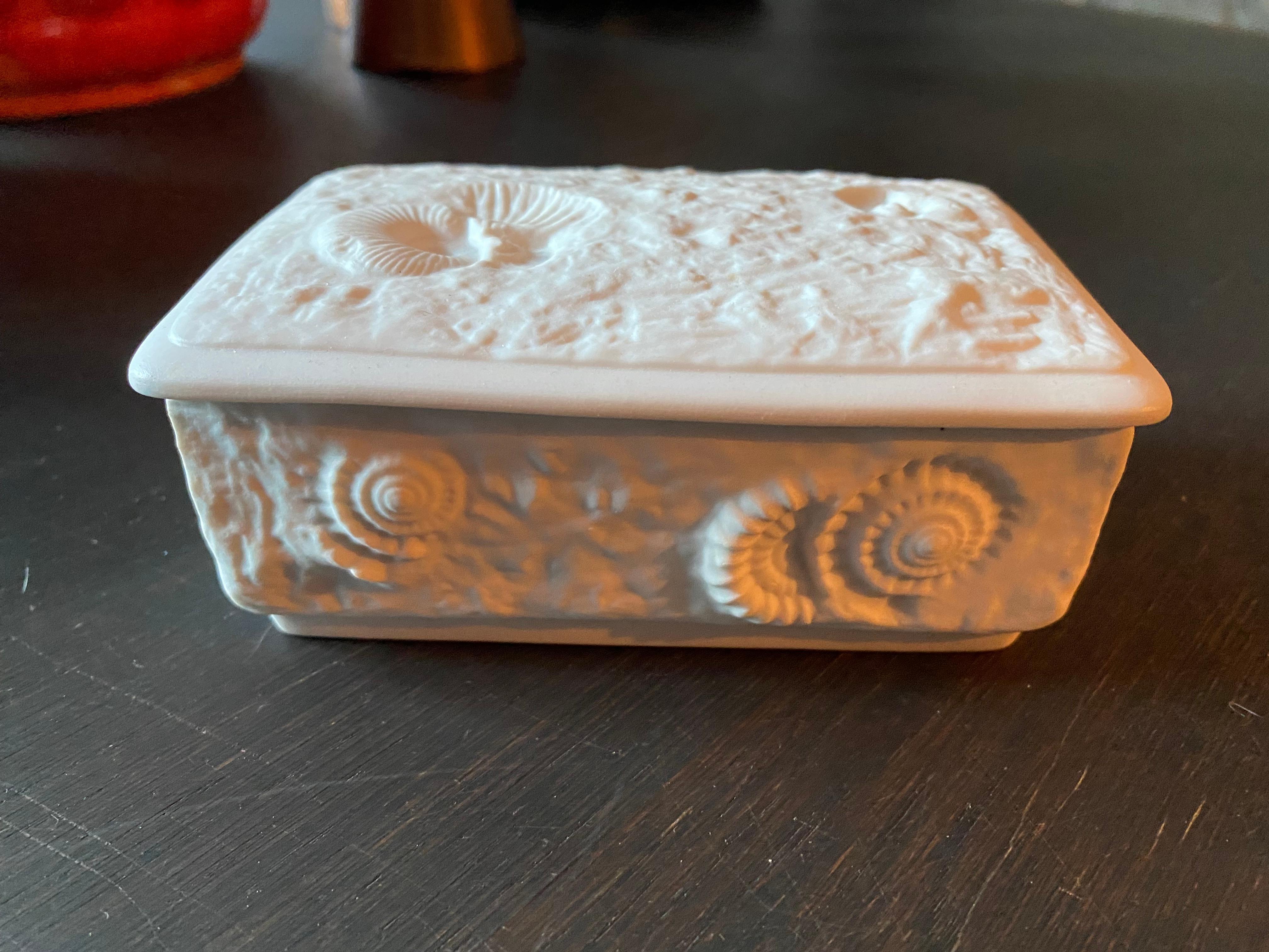A beautiful, delicate box in white matte finish with fossil (ammonites) motifs, 
Marked at the bottom