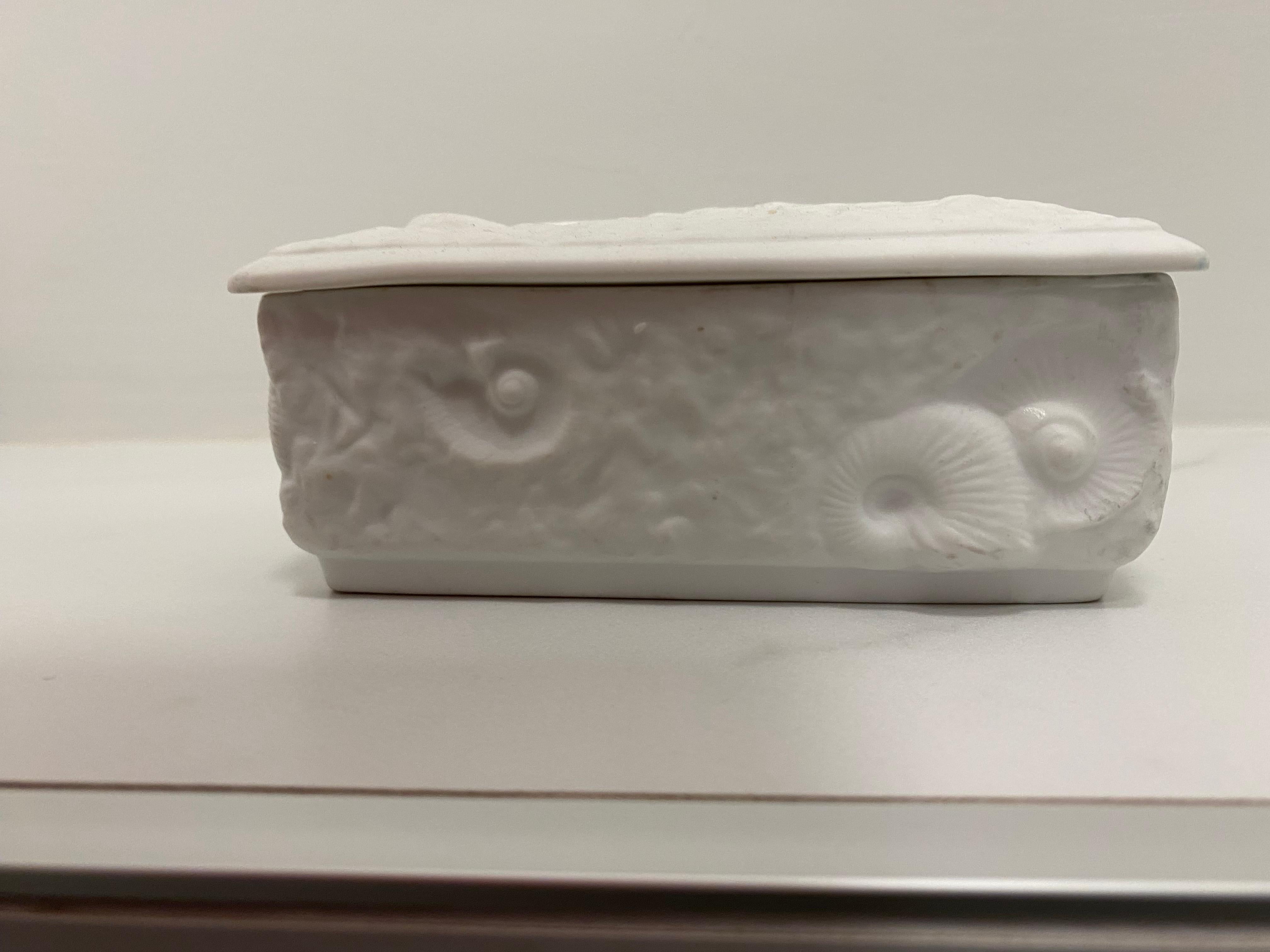 Mid-Century Modern Bisque fossil Box by Kaiser Germany In Good Condition For Sale In Waddinxveen, ZH