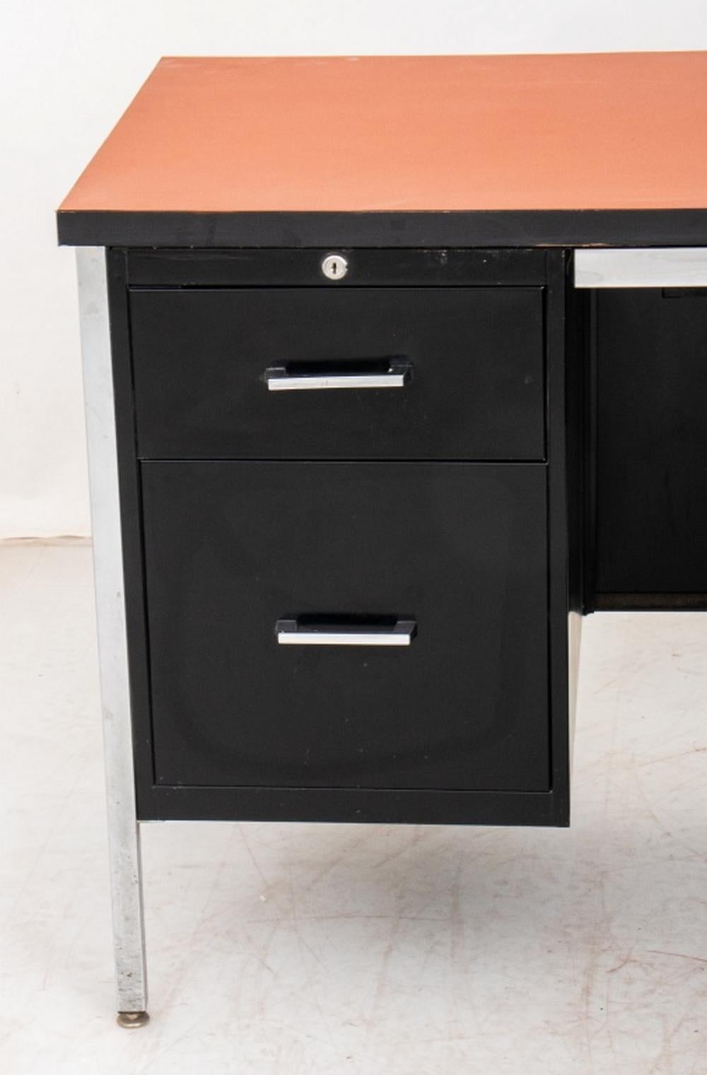 Mid-Century Modern Black Aluminum & Chrome Desk In Good Condition For Sale In Astoria, NY