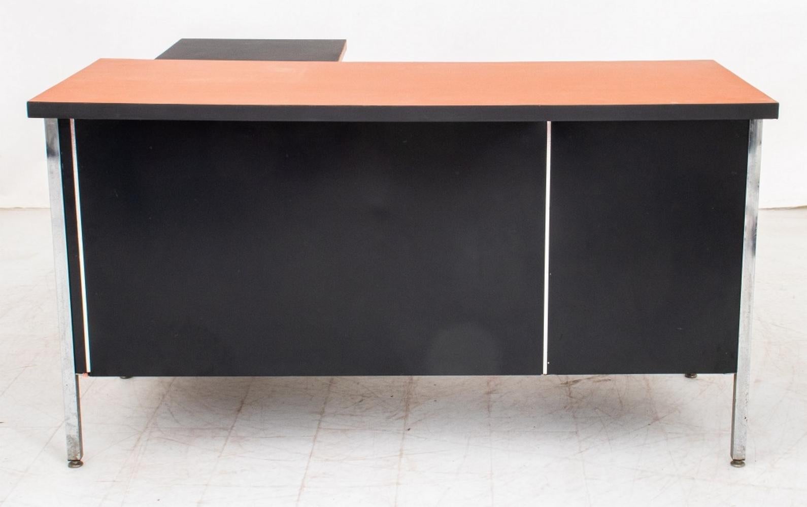 Mid-Century Modern Black Aluminum & Chrome Desk For Sale 1