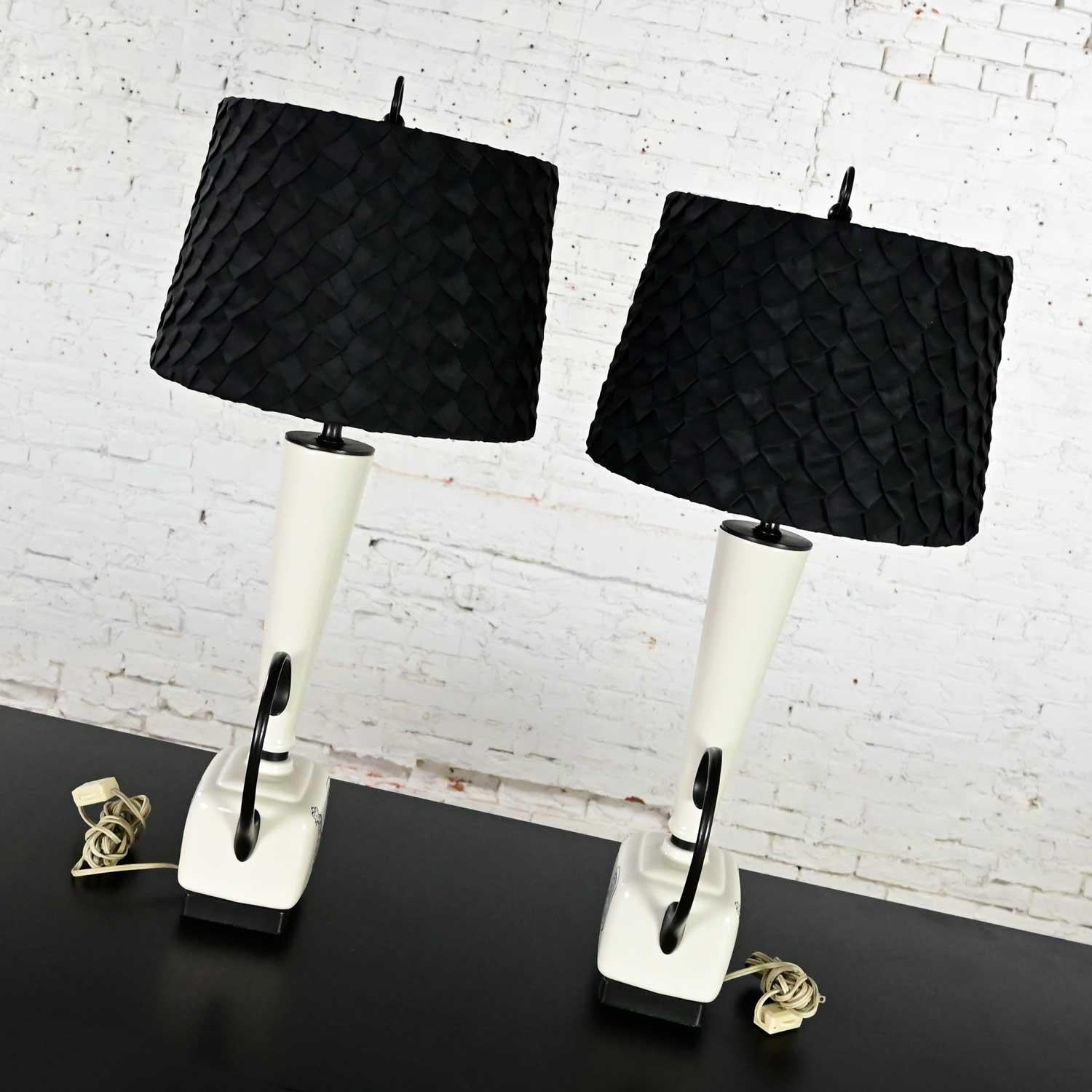 Fabulous Mid-Century Modern black and white ceramic table lamps with rooster design, a pair. Beautiful condition, keeping in mind that these are vintage and not new so will have signs of use and wear. There is a small hairline crack on the back of