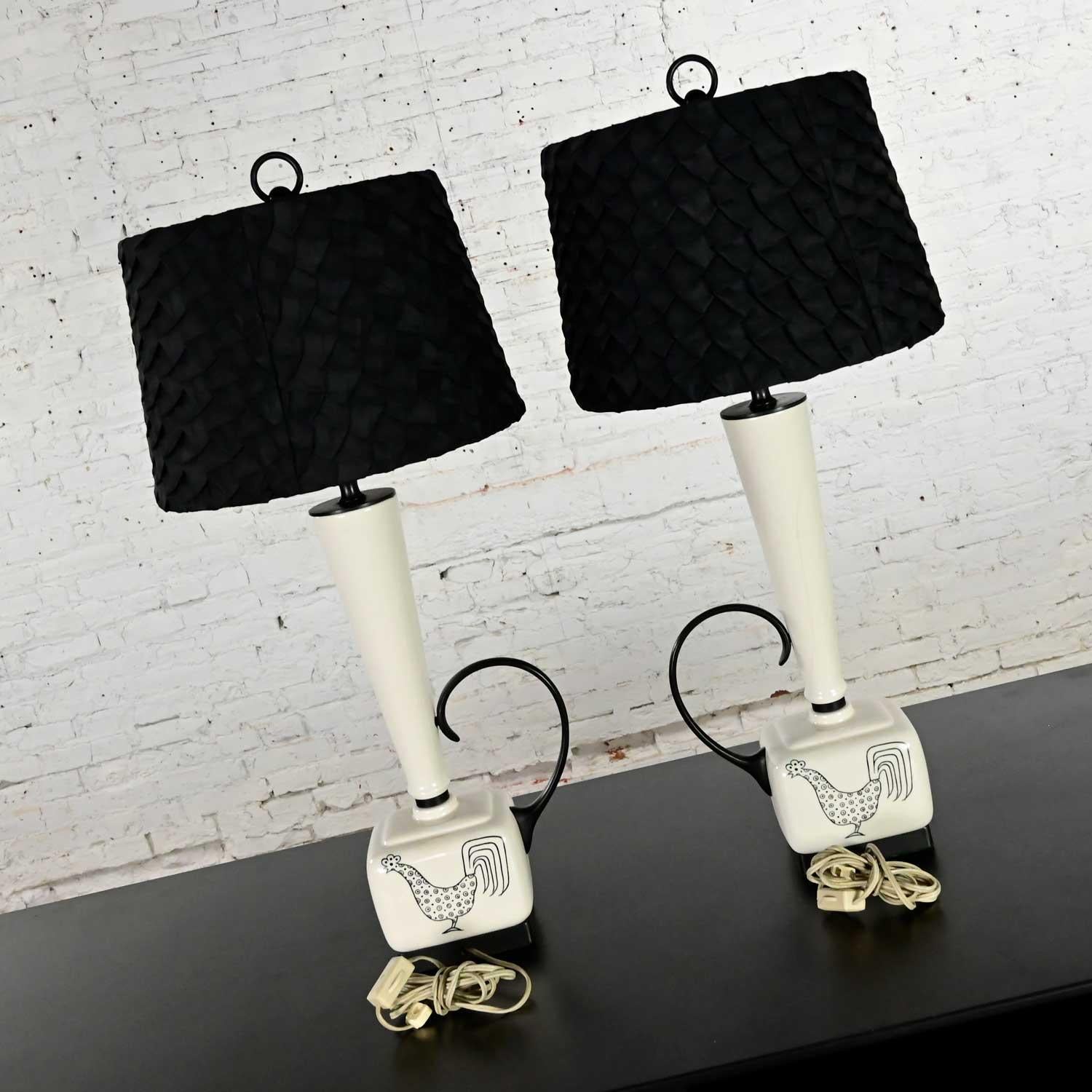 Mid-Century Modern Black and White Ceramic Lamps w/ Rooster Design, a Pair In Good Condition For Sale In Topeka, KS