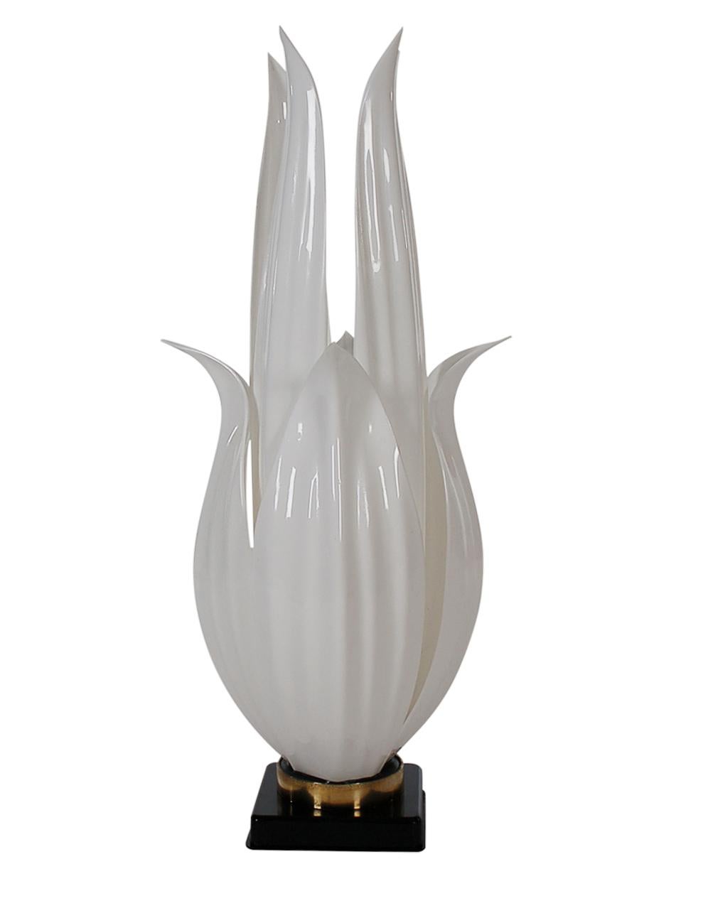 Fin du 20e siècle Lampe de bureau en acrylique en forme de fleur en noir et blanc:: de style moderne du milieu du siècle dernier:: par Rougier en vente