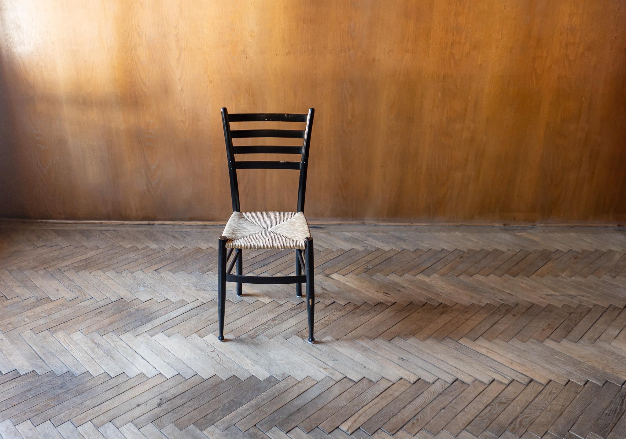 Chaises de salle à manger en chiavari noir, Italie 1960s en vente 4