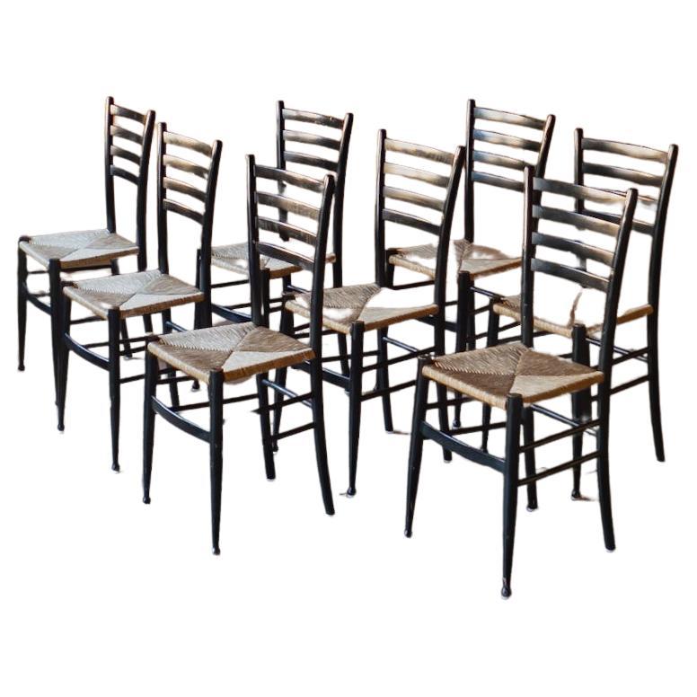 Moderne schwarze Bast Chiavari-Esszimmerstühle aus der Jahrhundertmitte, Italien 1960er Jahre im Angebot