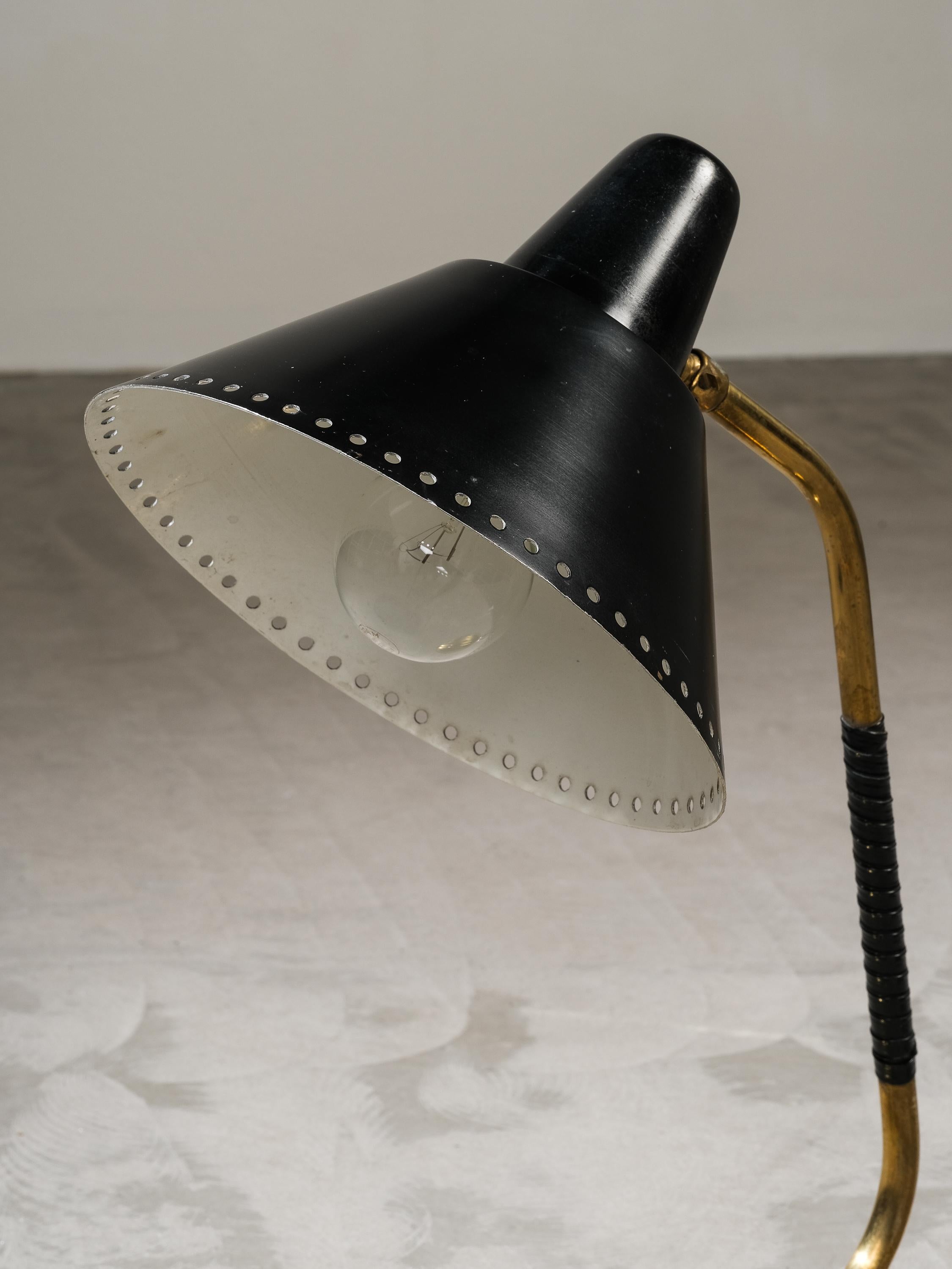 Mid-Century Modern Black & Brass Table/Desk Lamp by Valinte, Finland, 1950s For Sale 2