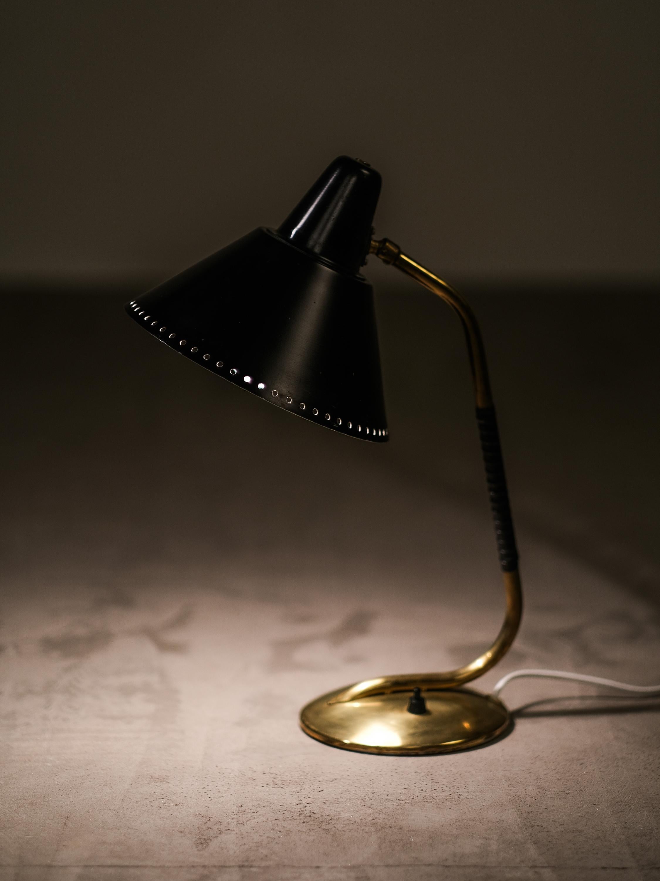 Mid-Century Modern Black & Brass Table/Desk Lamp by Valinte, Finland, 1950s For Sale 6