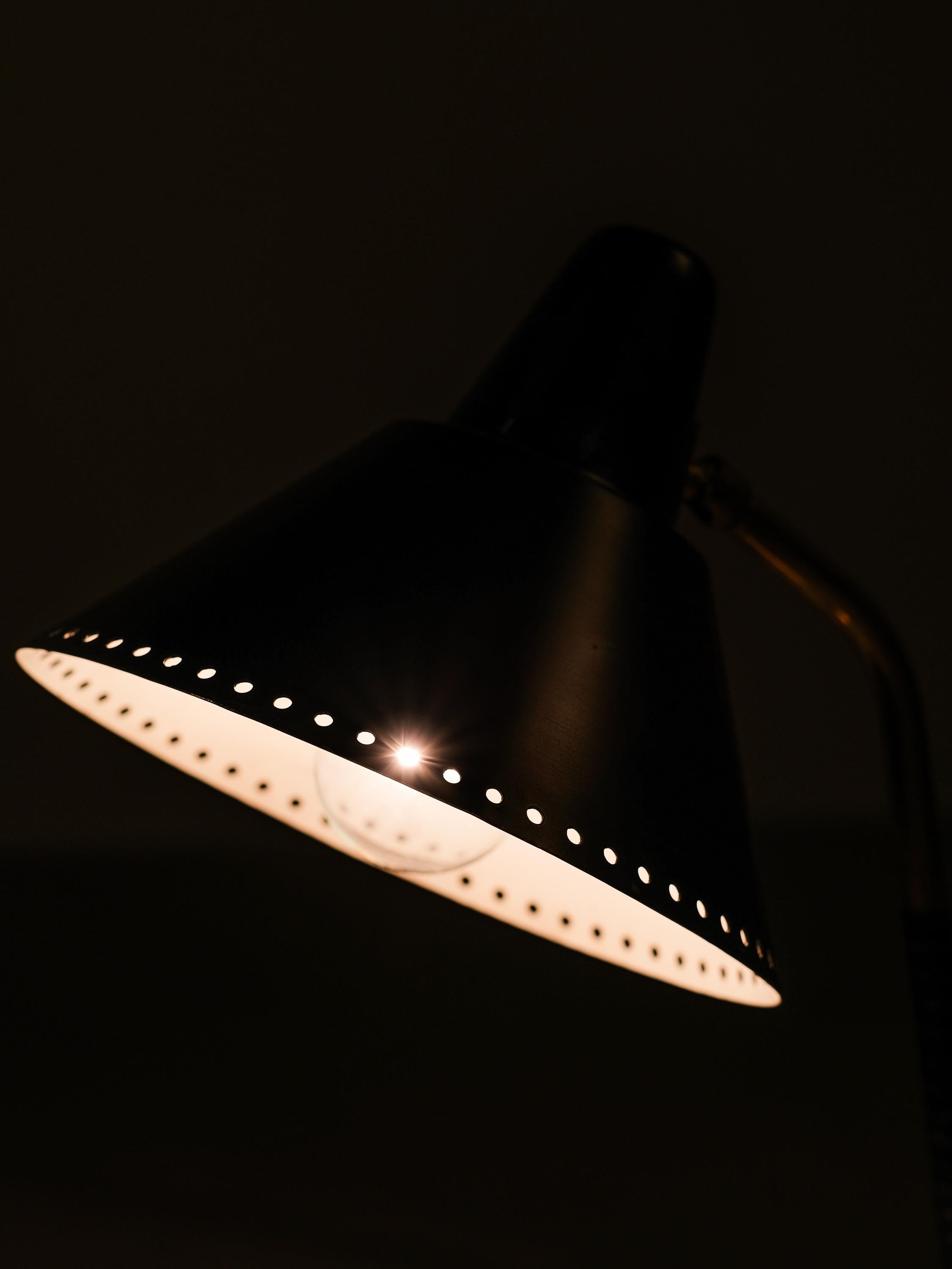 Mid-Century Modern Black & Brass Table/Desk Lamp by Valinte, Finland, 1950s For Sale 8