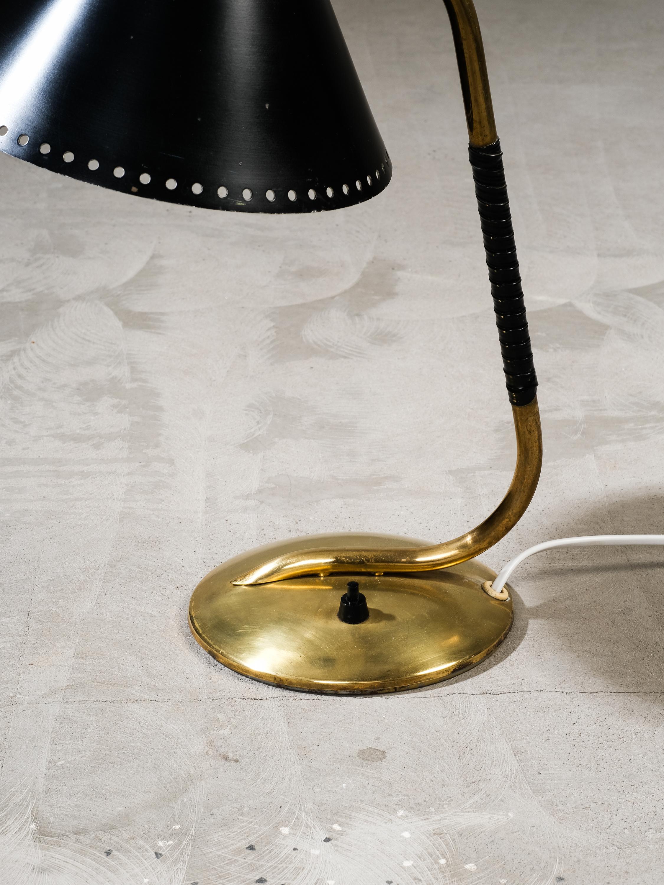 Finnish Mid-Century Modern Black & Brass Table/Desk Lamp by Valinte, Finland, 1950s For Sale