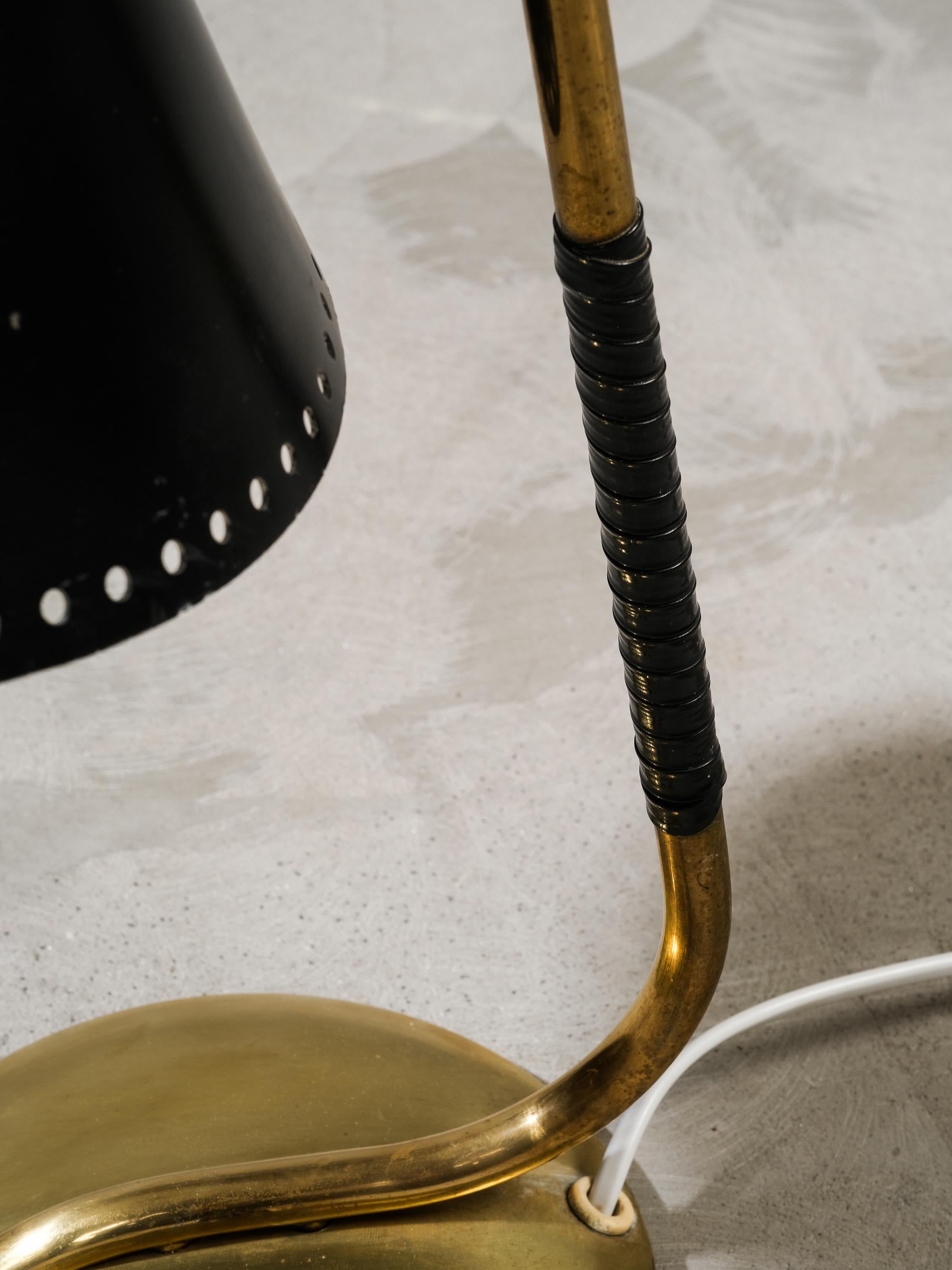 Mid-20th Century Mid-Century Modern Black & Brass Table/Desk Lamp by Valinte, Finland, 1950s For Sale