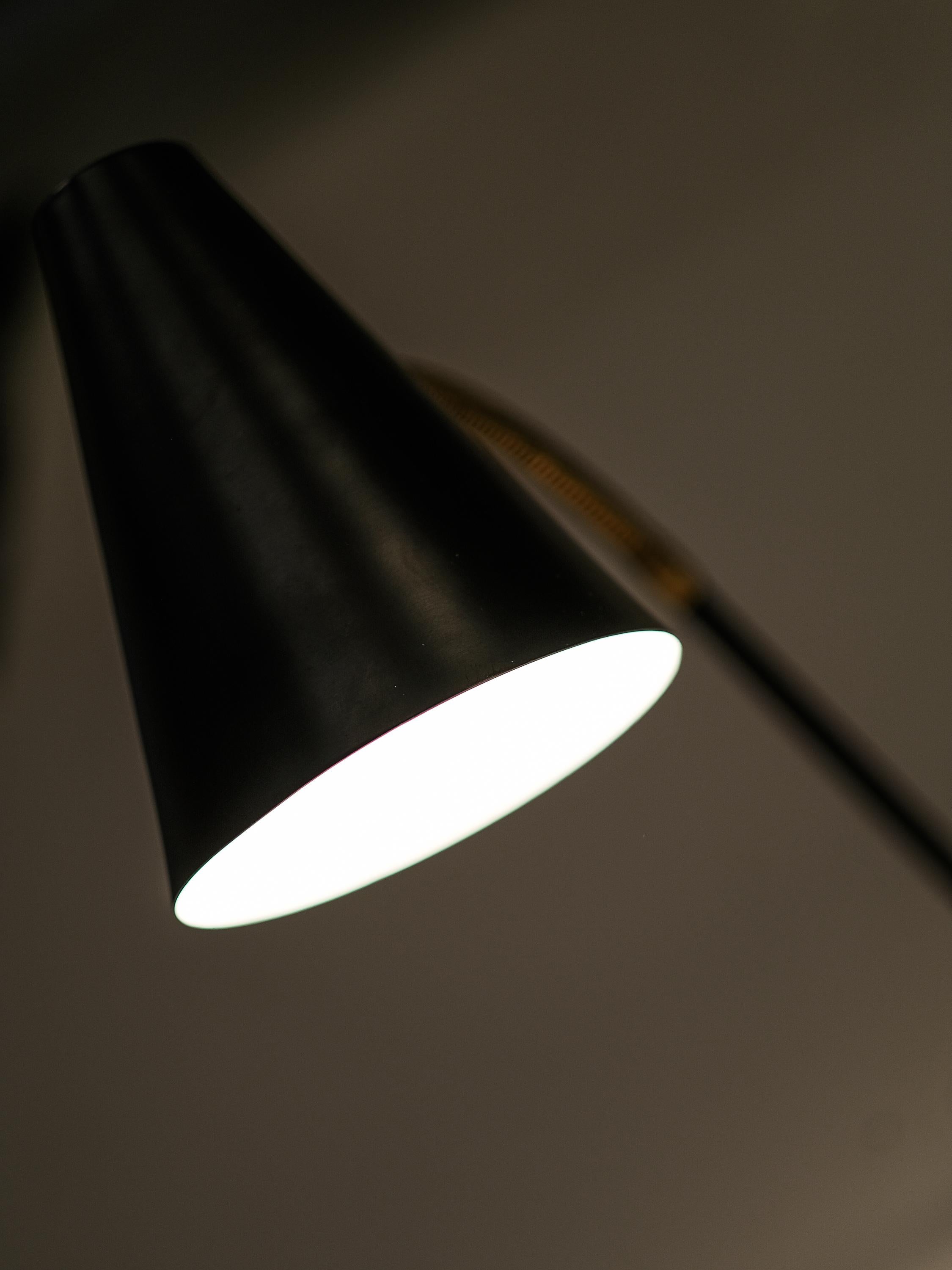Mid-Century Modern Black & Brass Wall Lamp by Valinte, Finland, 1950s For Sale 4