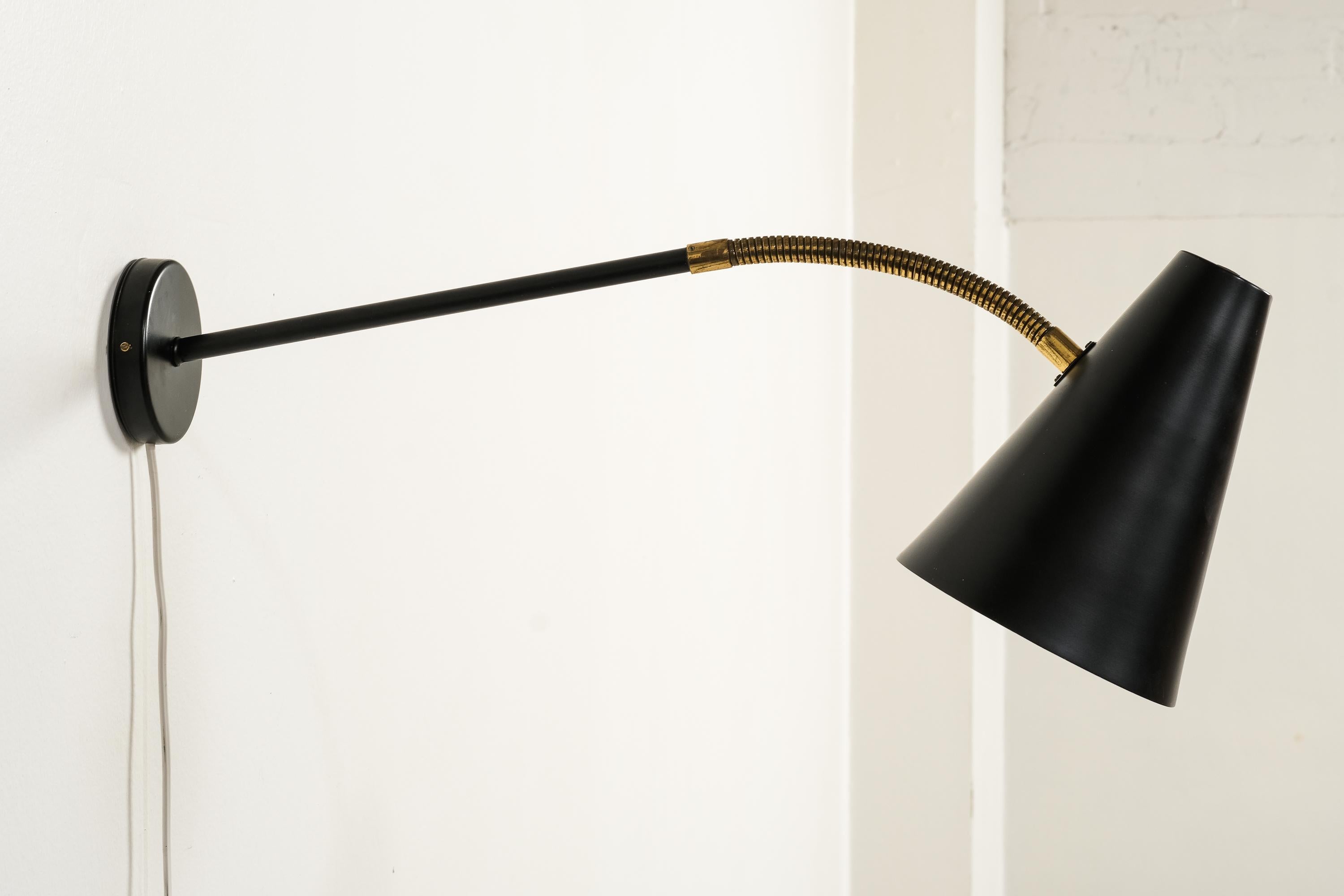 Finnish Mid-Century Modern Black & Brass Wall Lamp by Valinte, Finland, 1950s For Sale