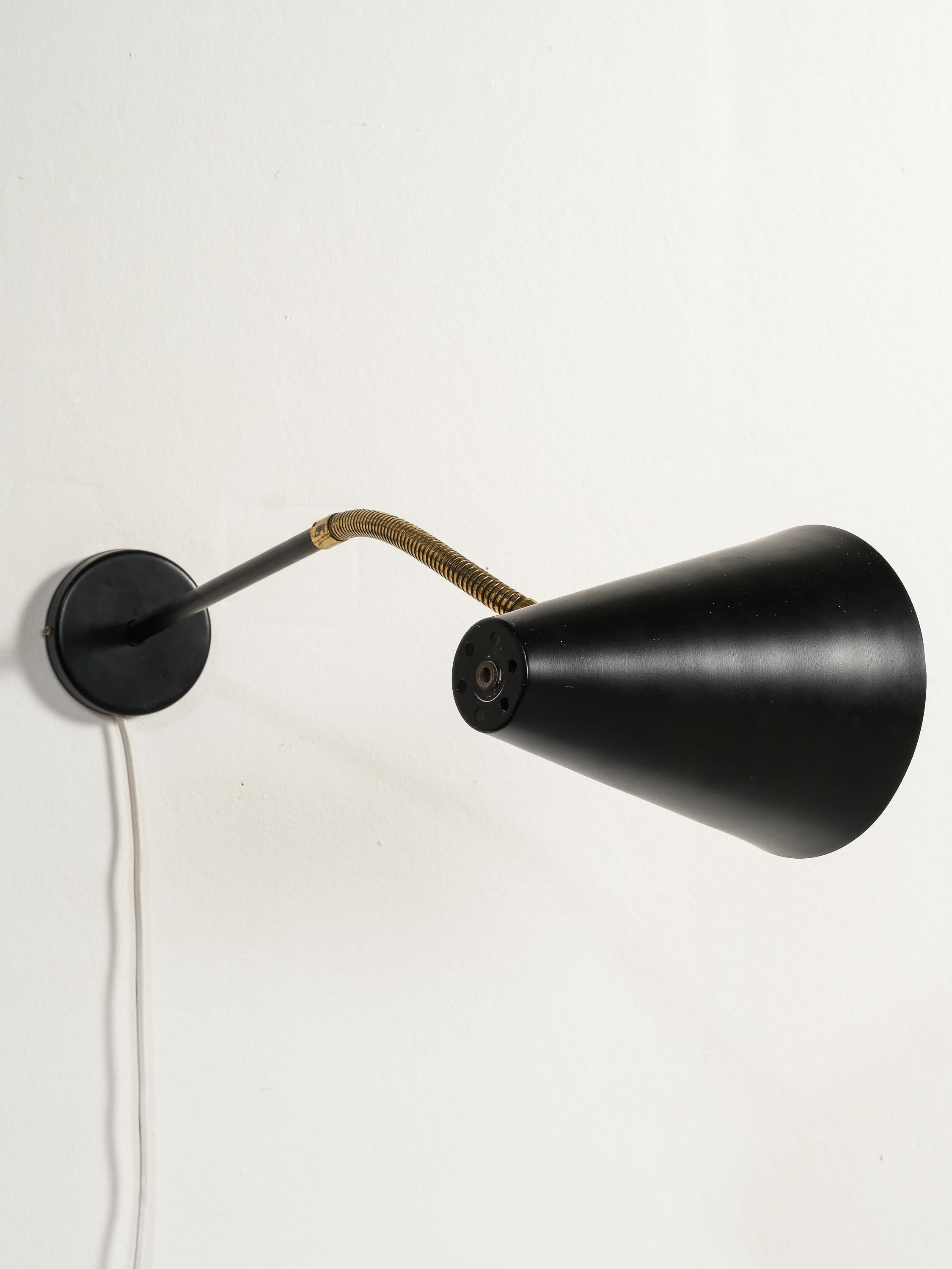 Painted Mid-Century Modern Black & Brass Wall Lamp by Valinte, Finland, 1950s For Sale
