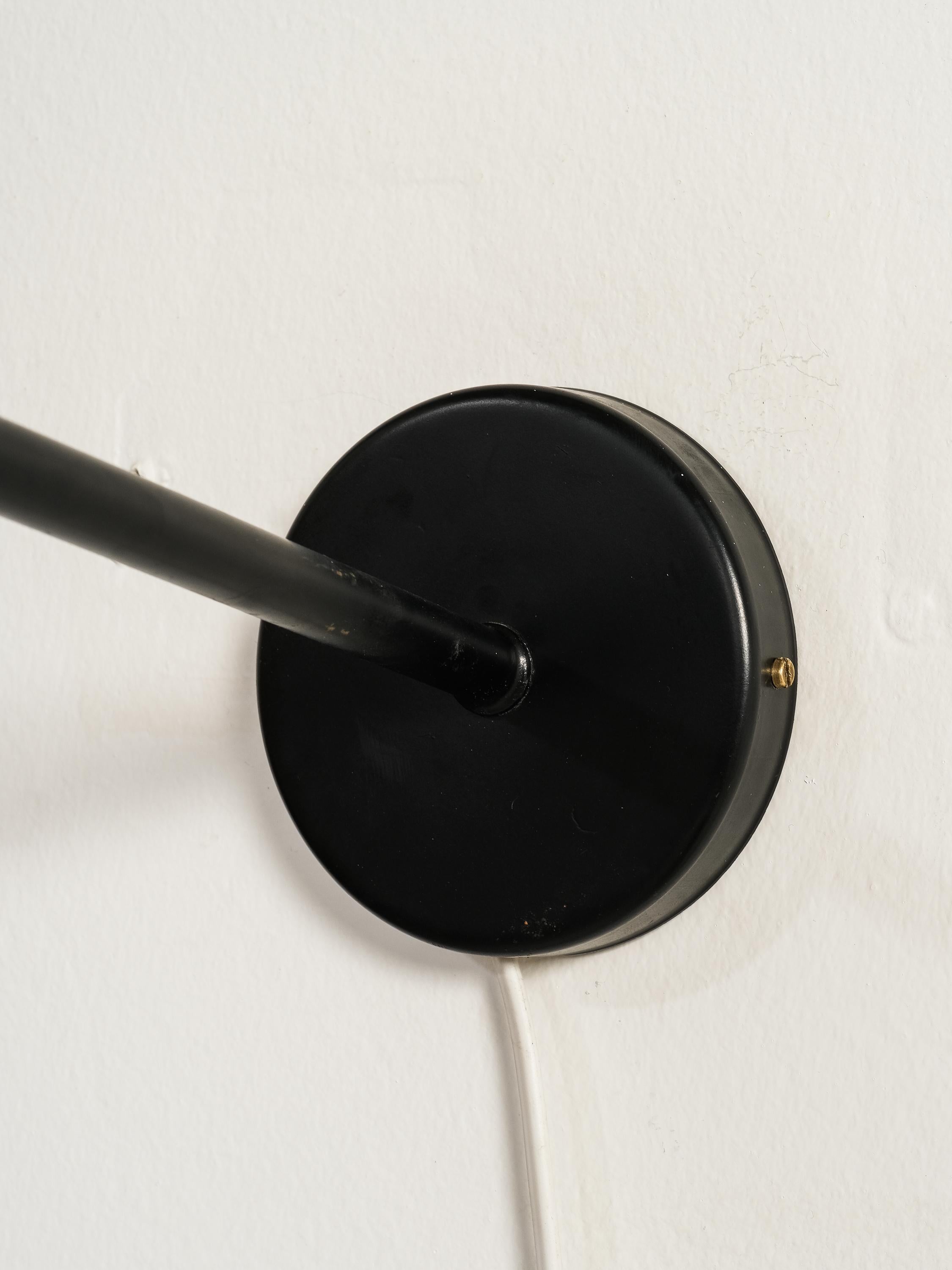 Mid-Century Modern Black & Brass Wall Lamp by Valinte, Finland, 1950s For Sale 1