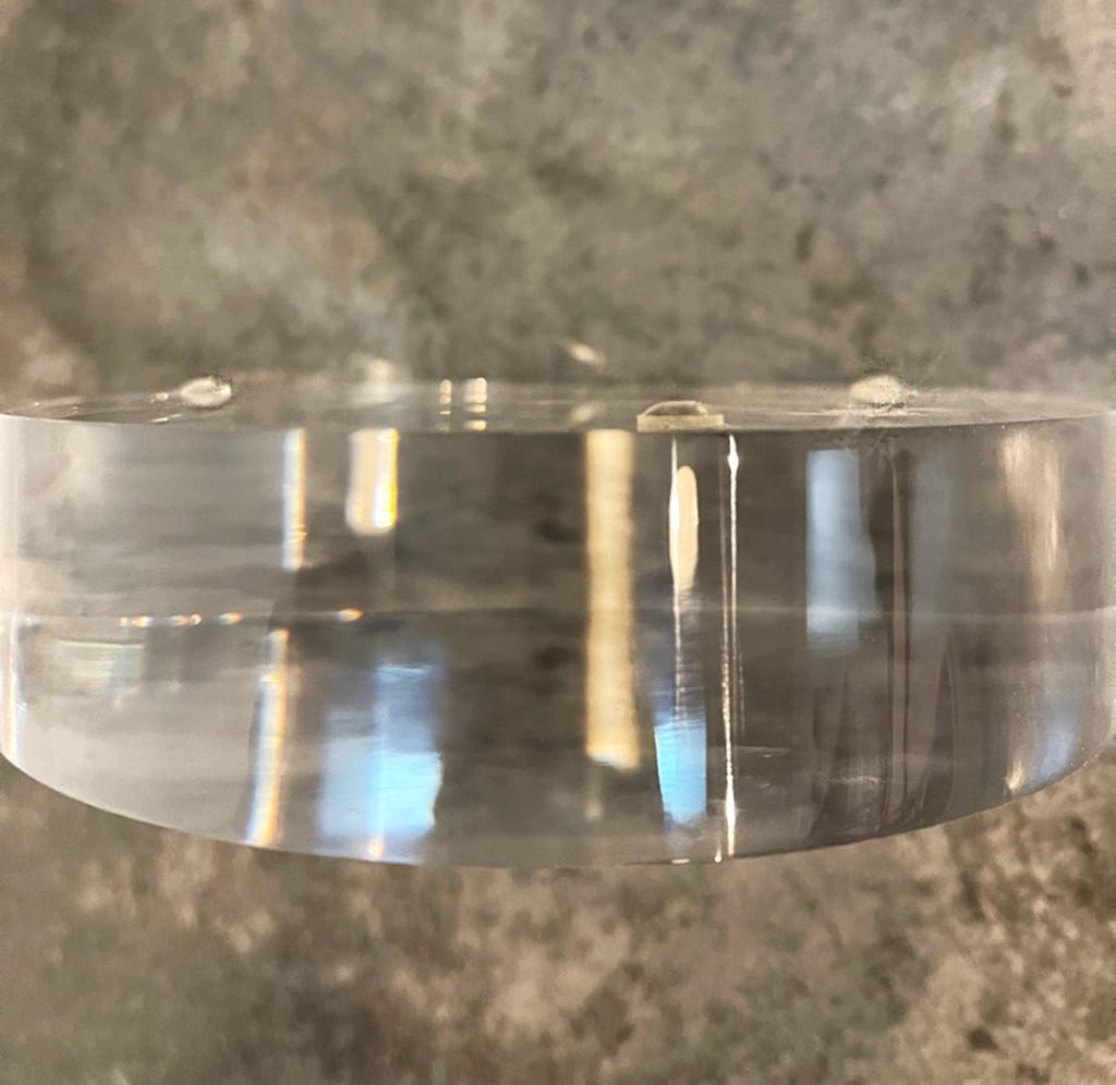 Lampade moderne di metà secolo in ceramica nera con basi in cromo e lucite in vendita 3