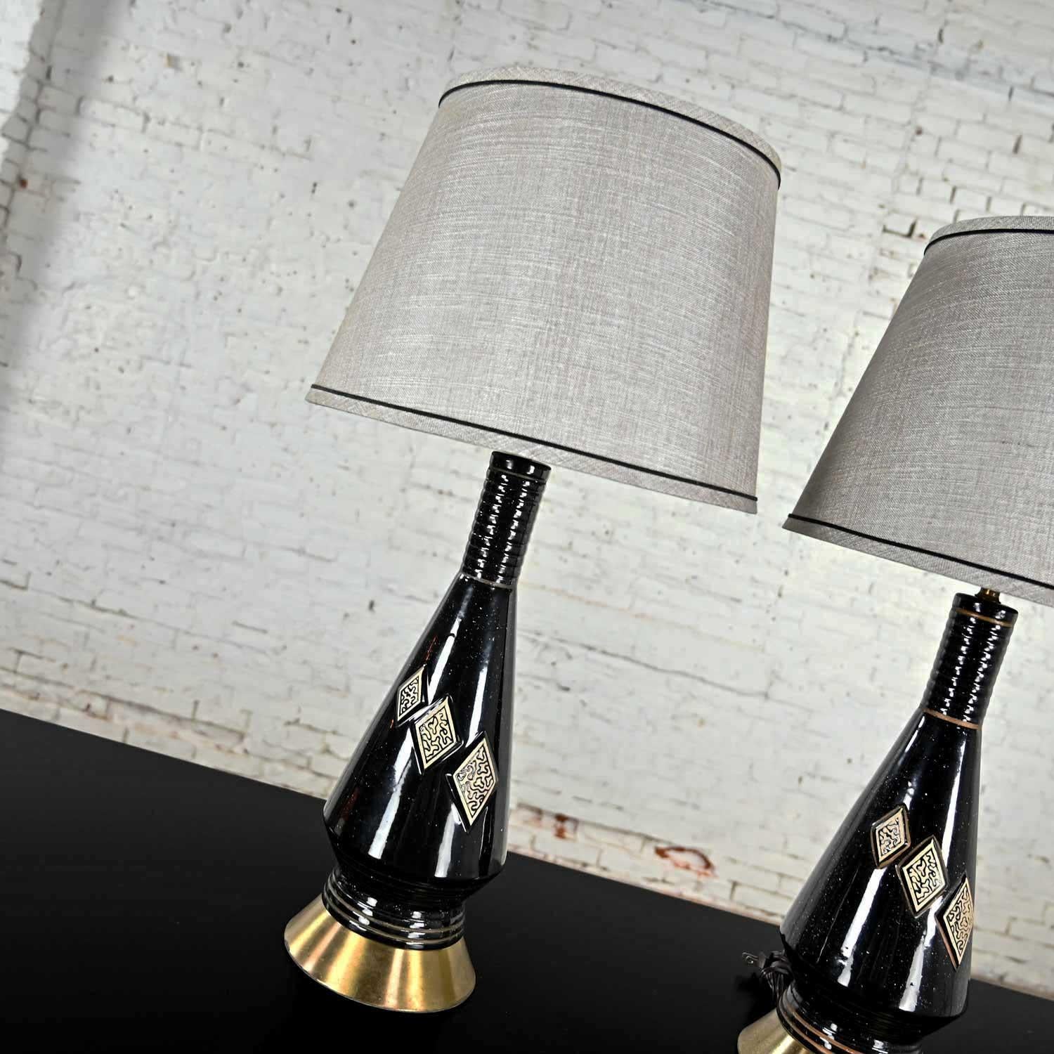 Mid-Century Modern Black Ceramic Lamps with Harlequin Style Diamond Design For Sale 3