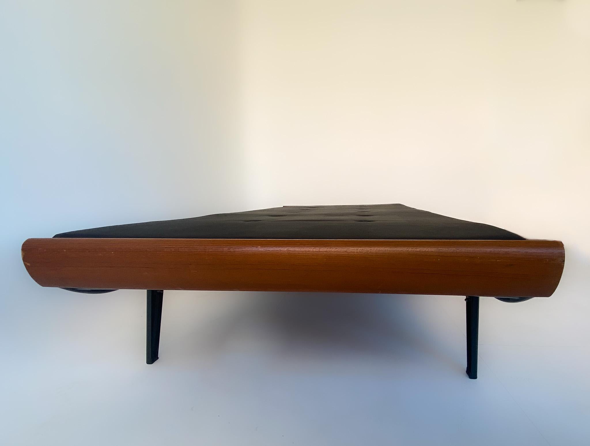 Mid-Century Modern Black Daybed Cleopatra by Dick Cordemeijer for Auping For Sale 5
