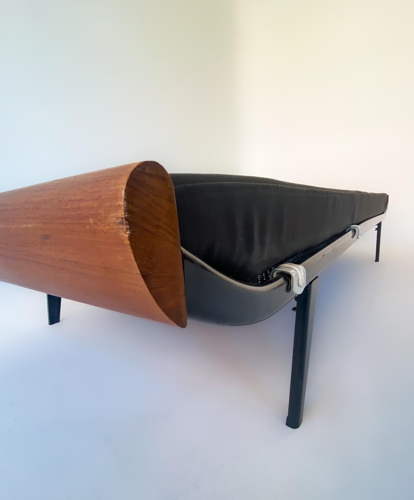 Mid-Century Modern Black Daybed Cleopatra by Dick Cordemeijer for Auping For Sale 6