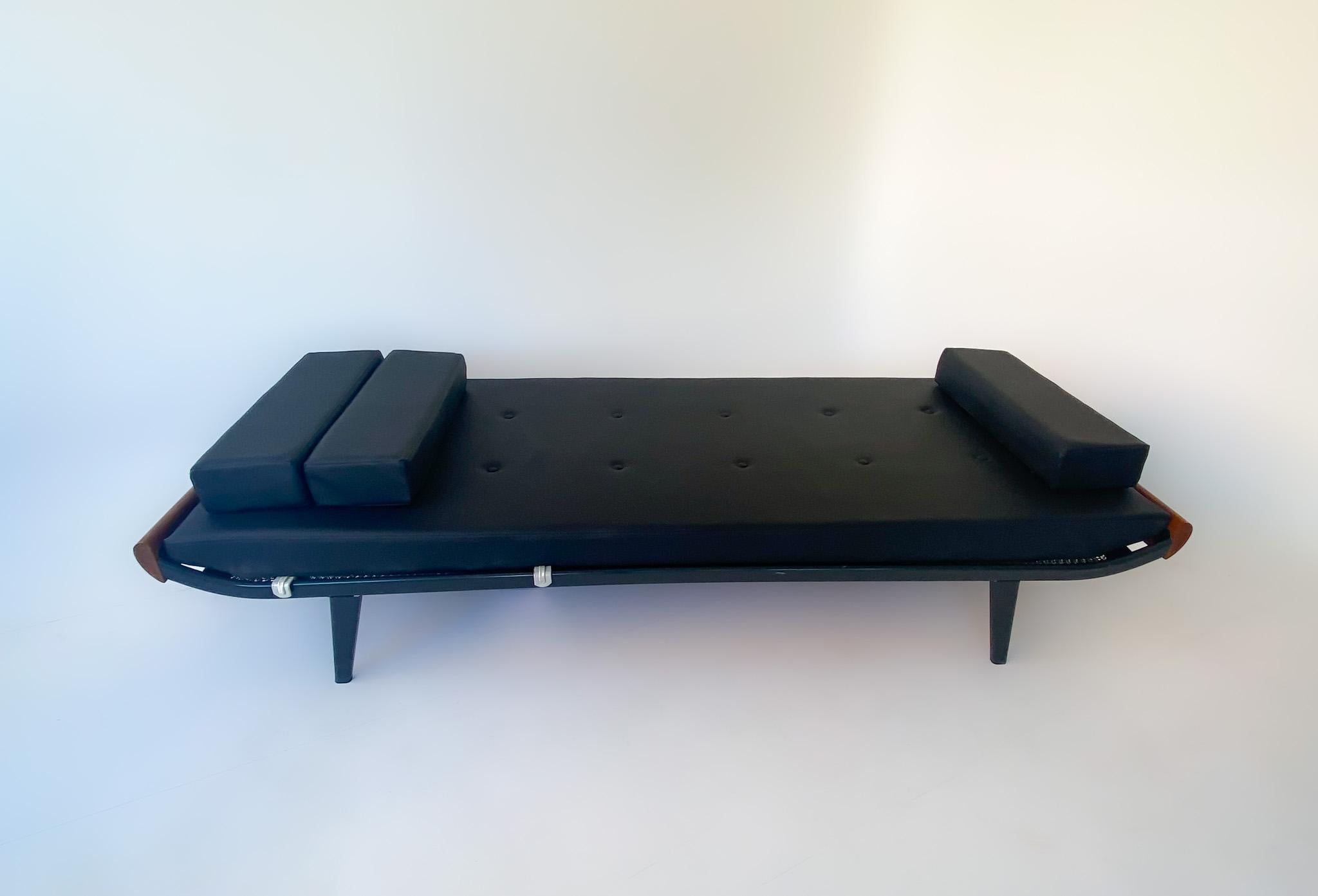 Dutch Mid-Century Modern Black Daybed Cleopatra by Dick Cordemeijer for Auping For Sale