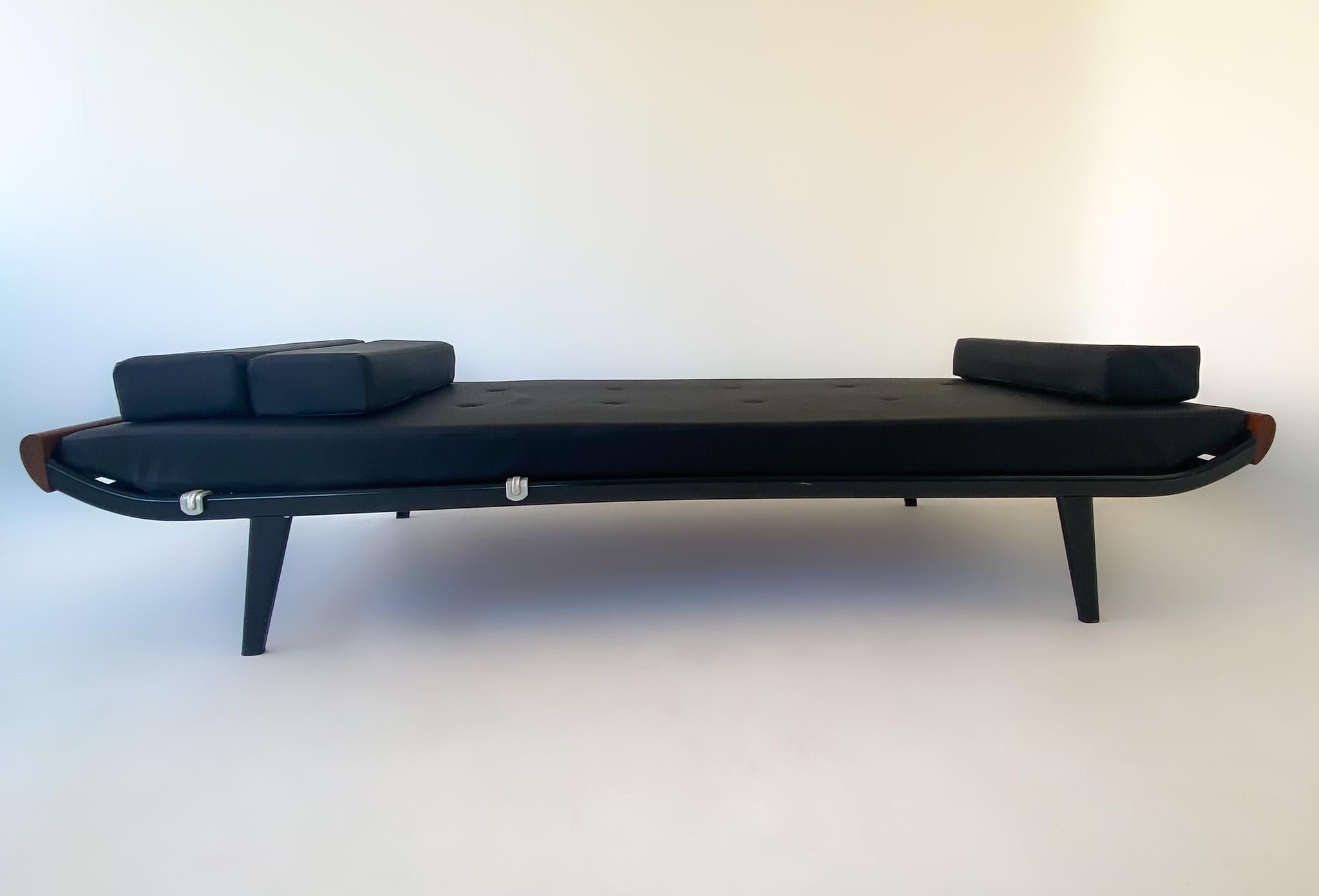 Mid-Century Modern Black Daybed Cleopatra by Dick Cordemeijer for Auping In Good Condition For Sale In Vienna, AT