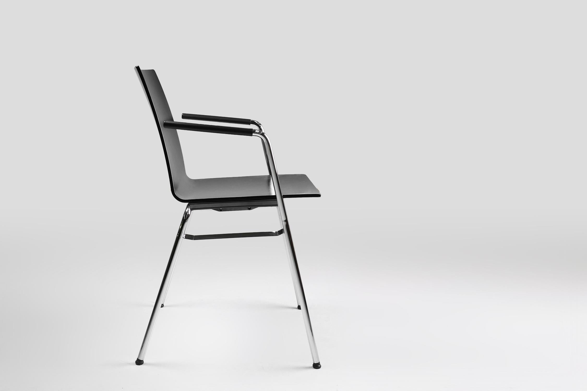 Mid-century modern black design chair in with armrests, Belgium In Good Condition For Sale In Meulebeke, BE