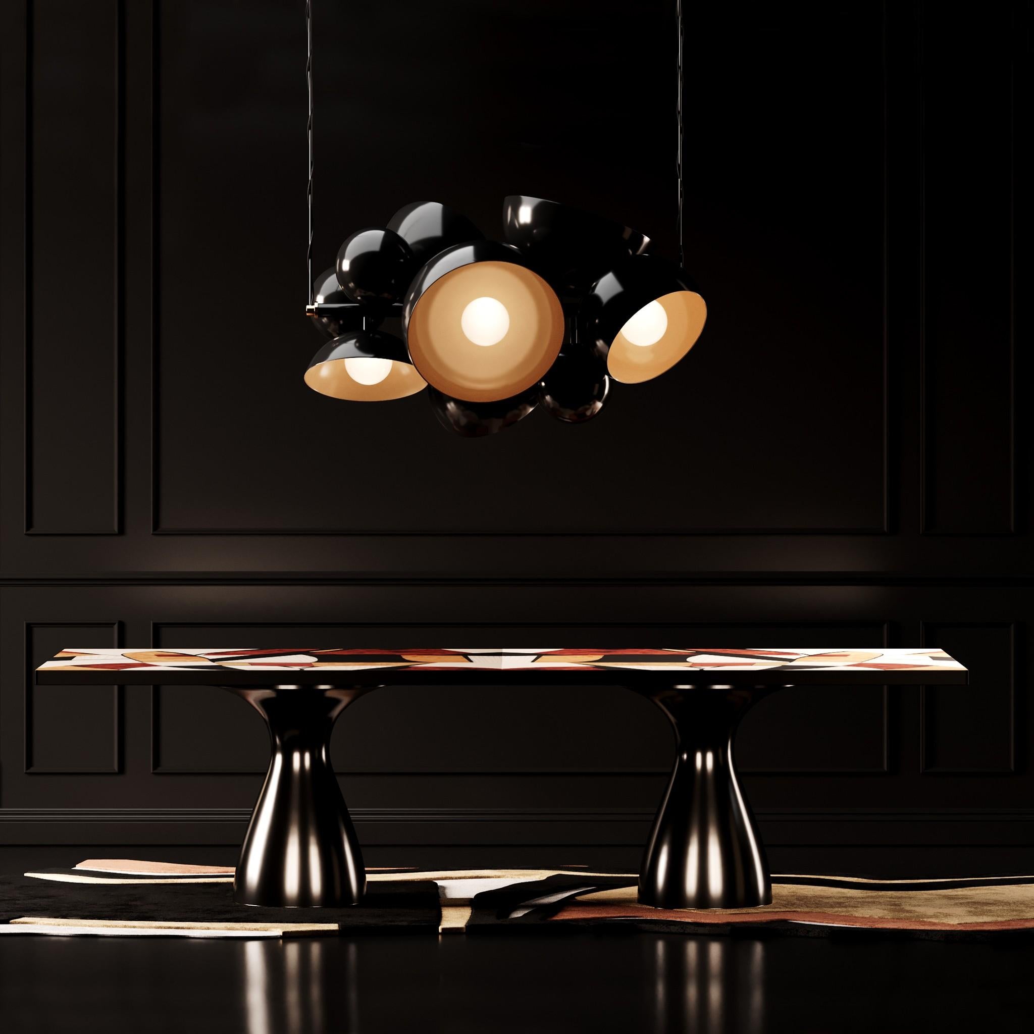 Portugais Table de salle à manger noire The Modernity Motif abstrait Plateau en marqueterie de bois en vente