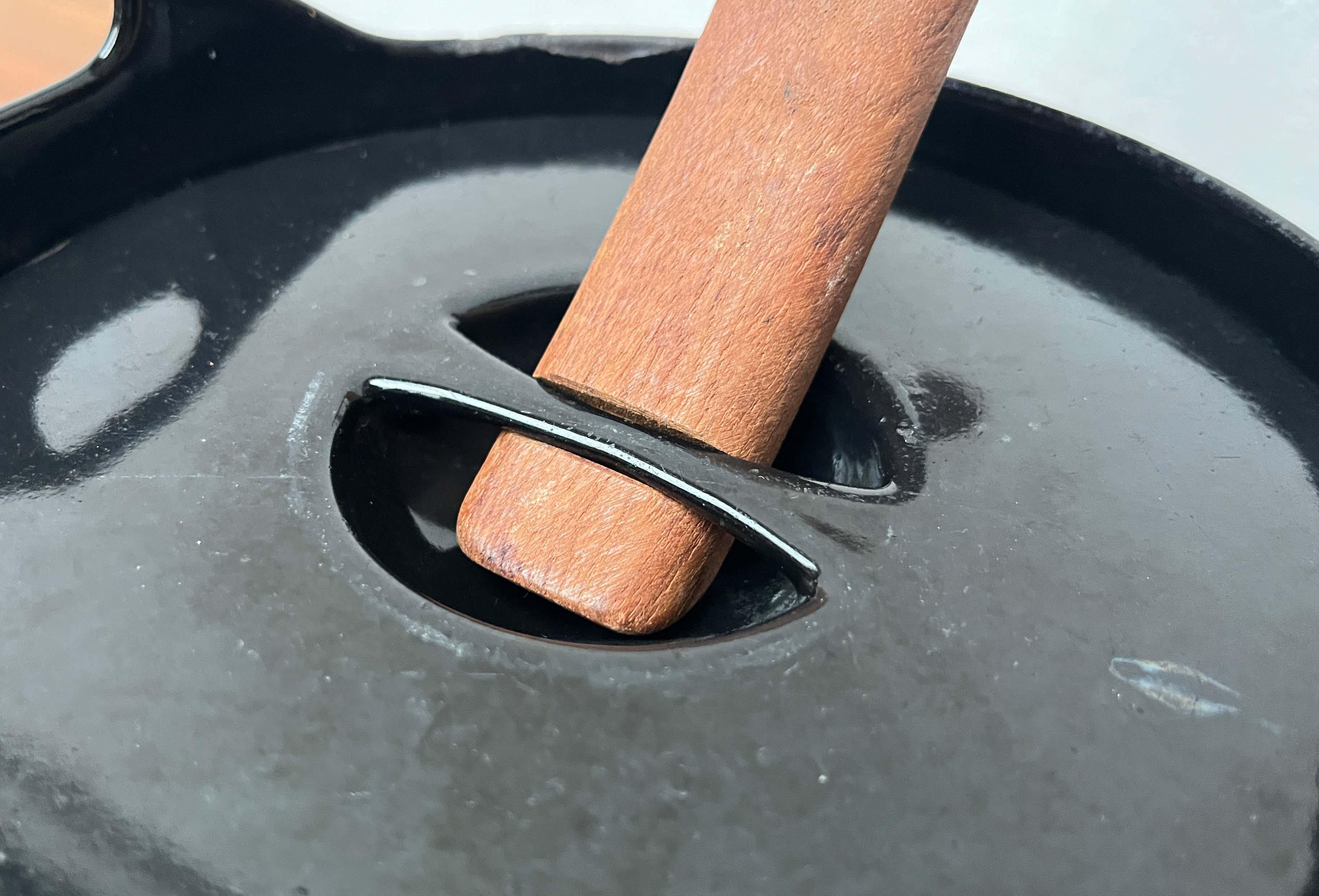 Mid-Century Modern Schwarz Emaille Topf Teak Griff Timo Sarpaneva Rosenlew Finnland im Zustand „Gut“ im Angebot in Hamburg, DE