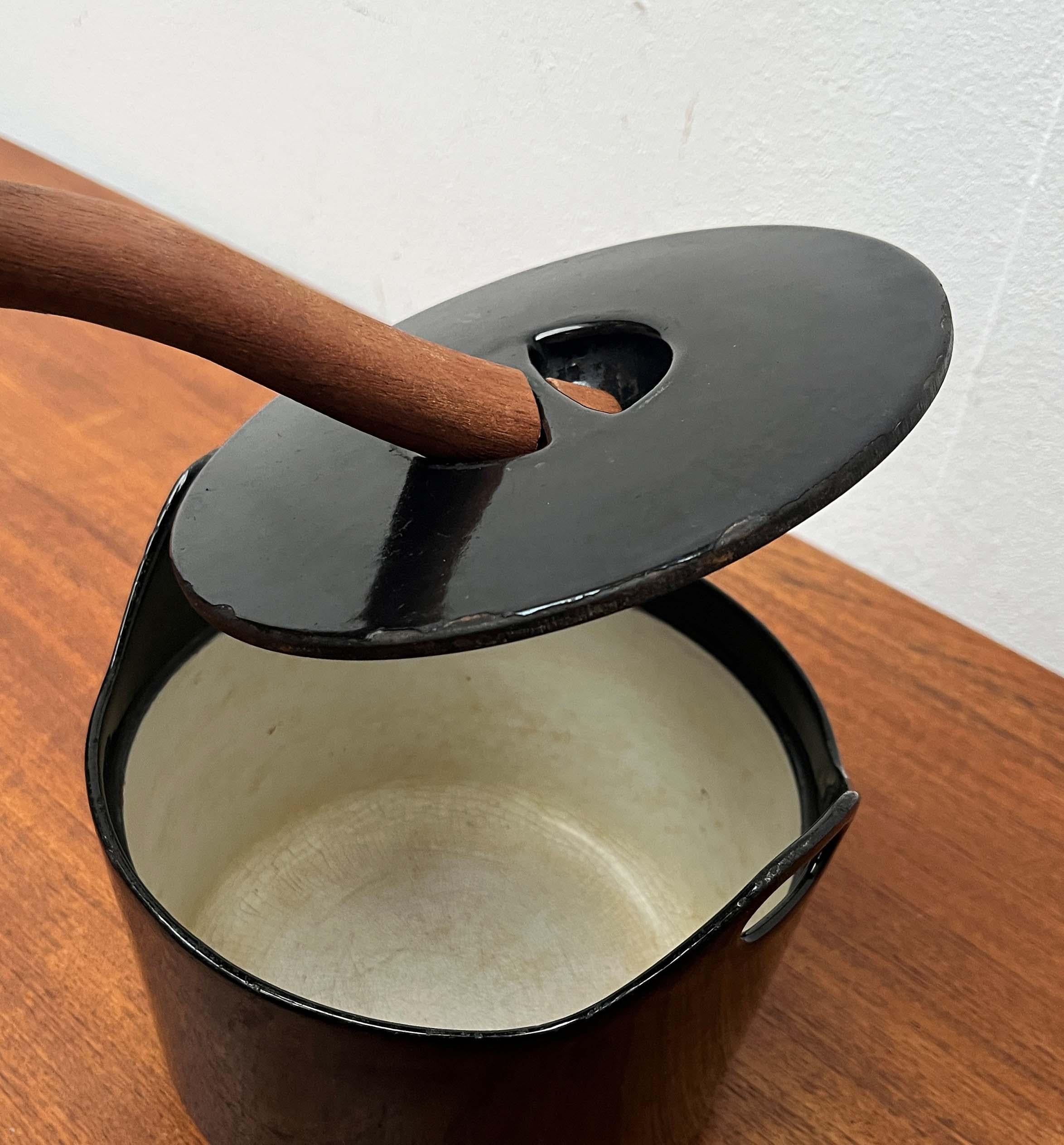 Mid-Century Modern Schwarz Emaille Topf Teak Griff Timo Sarpaneva Rosenlew Finnland (20. Jahrhundert) im Angebot