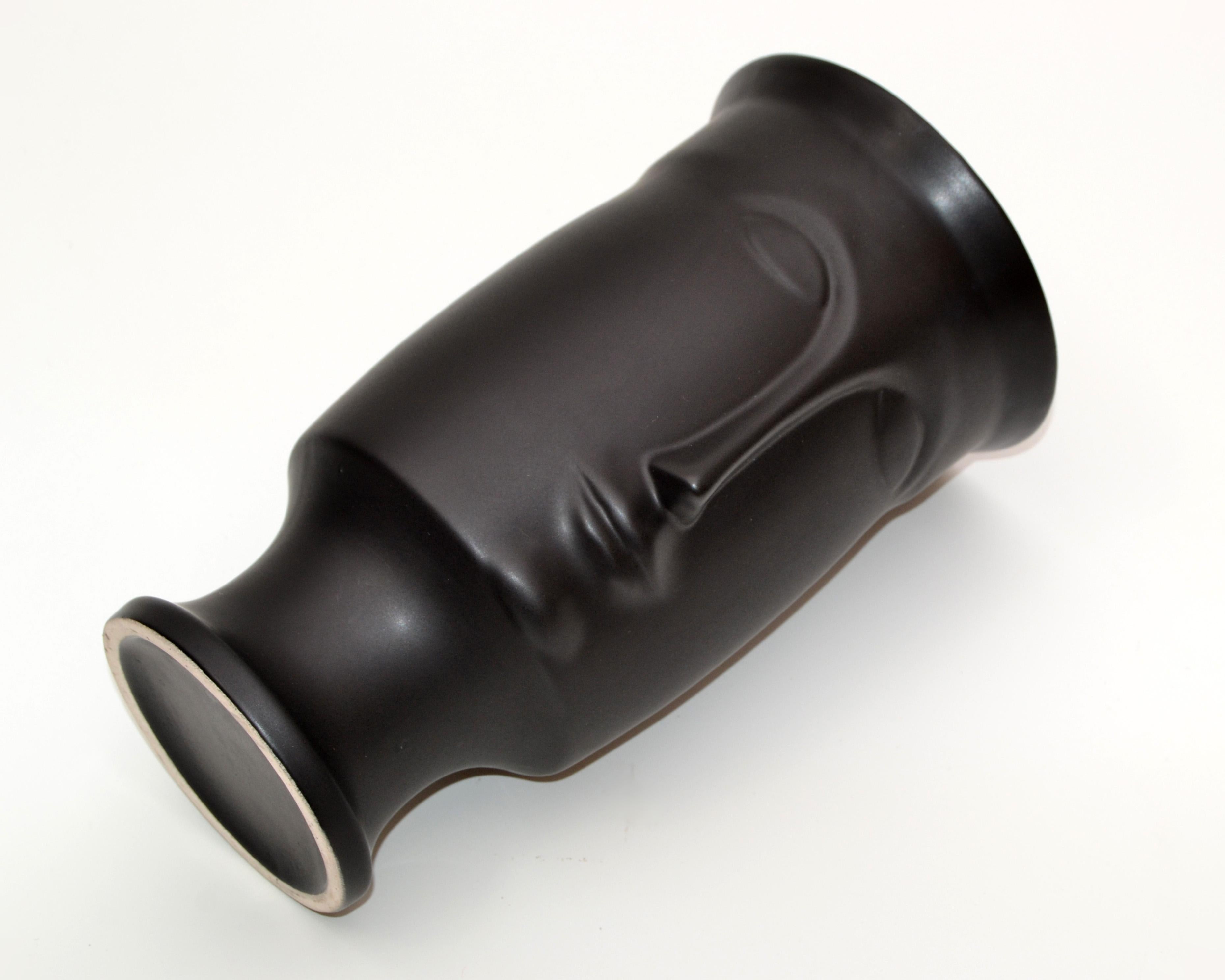 Ceramica Vaso in ceramica con testa di faccia nera della metà del secolo scorso in vendita