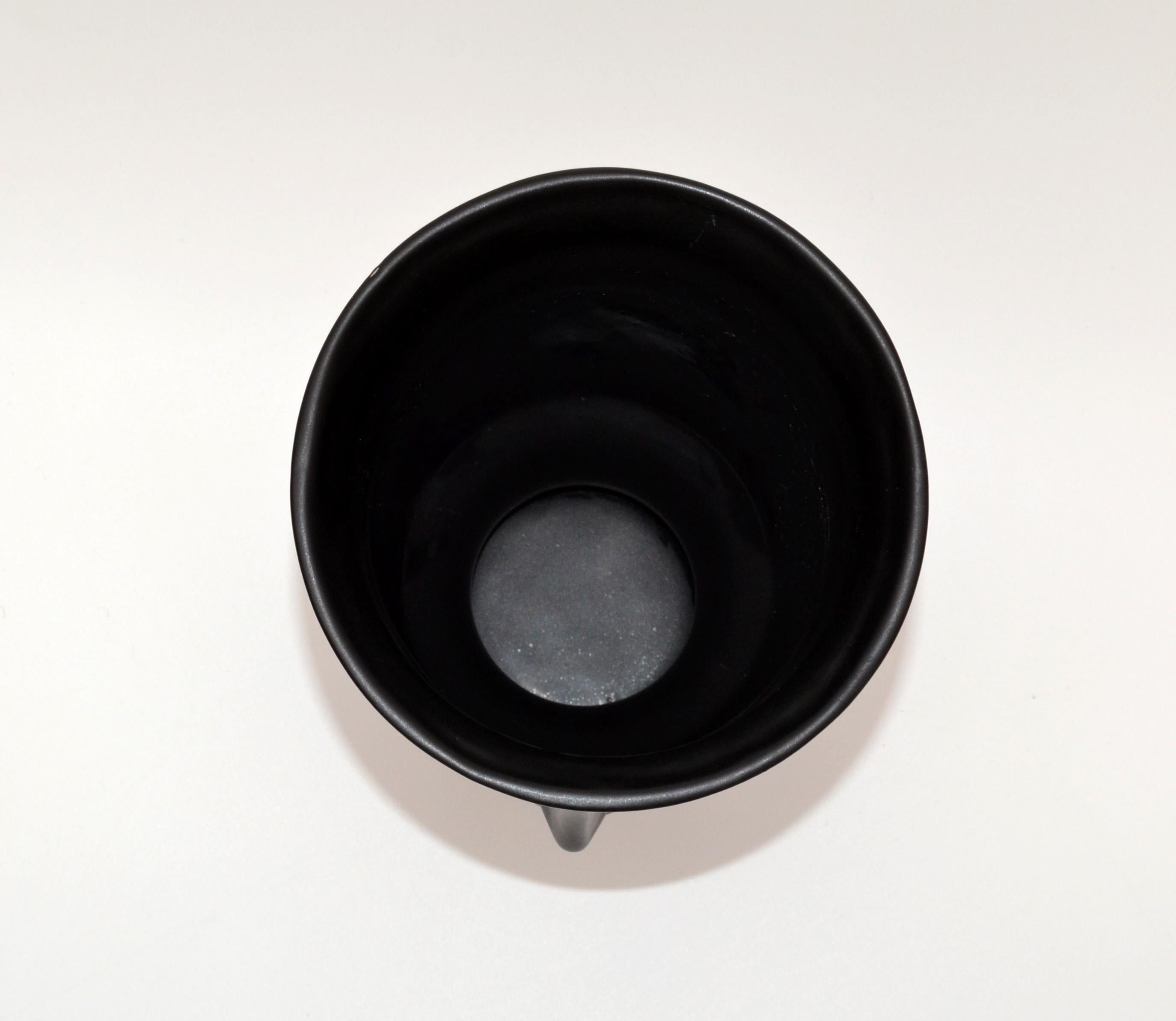Mid-Century moderno Vaso in ceramica con testa di faccia nera della metà del secolo scorso in vendita