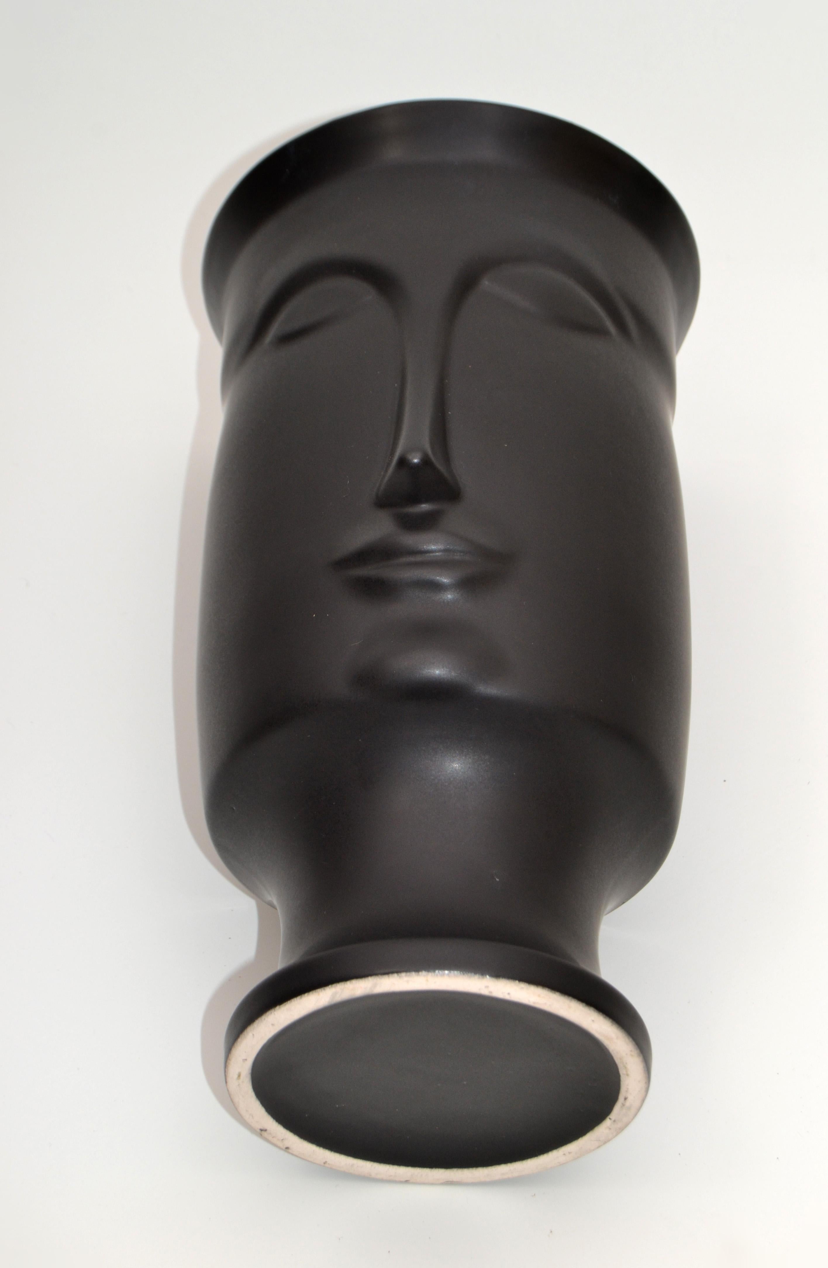 Mid-Century Modern Black Face Head Ceramic Vase Pottery In Good Condition For Sale In Miami, FL