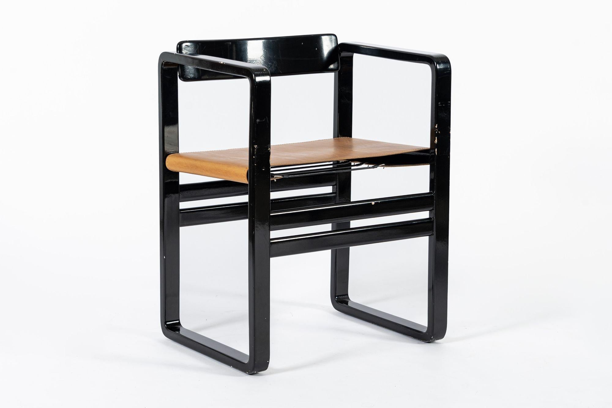 Poltrone moderne di metà secolo in lacca nera e pelle marrone anni '70 in vendita 3