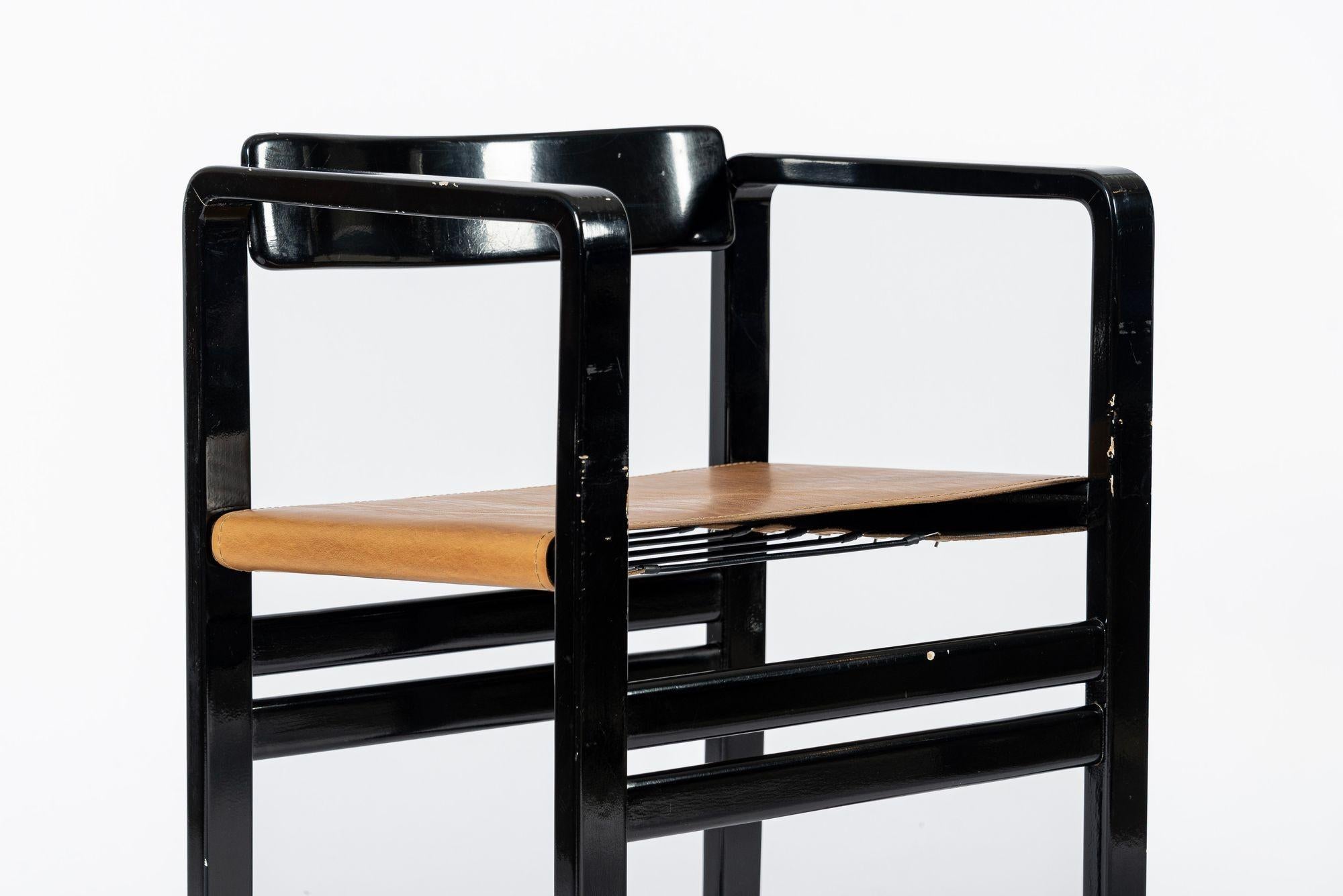 Poltrone moderne di metà secolo in lacca nera e pelle marrone anni '70 in vendita 4