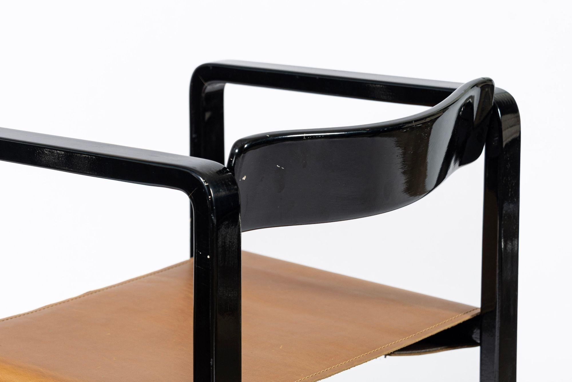 Poltrone moderne di metà secolo in lacca nera e pelle marrone anni '70 in vendita 5