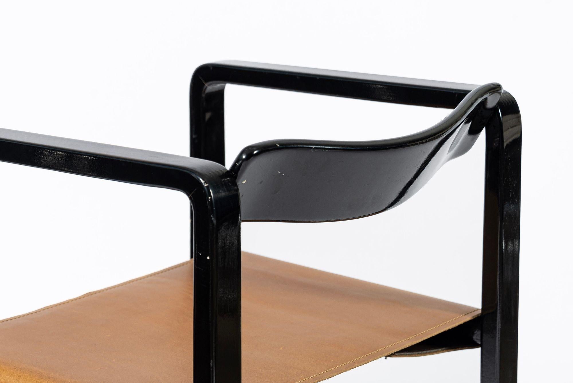 Poltrone moderne di metà secolo in lacca nera e pelle marrone anni '70 in vendita 6