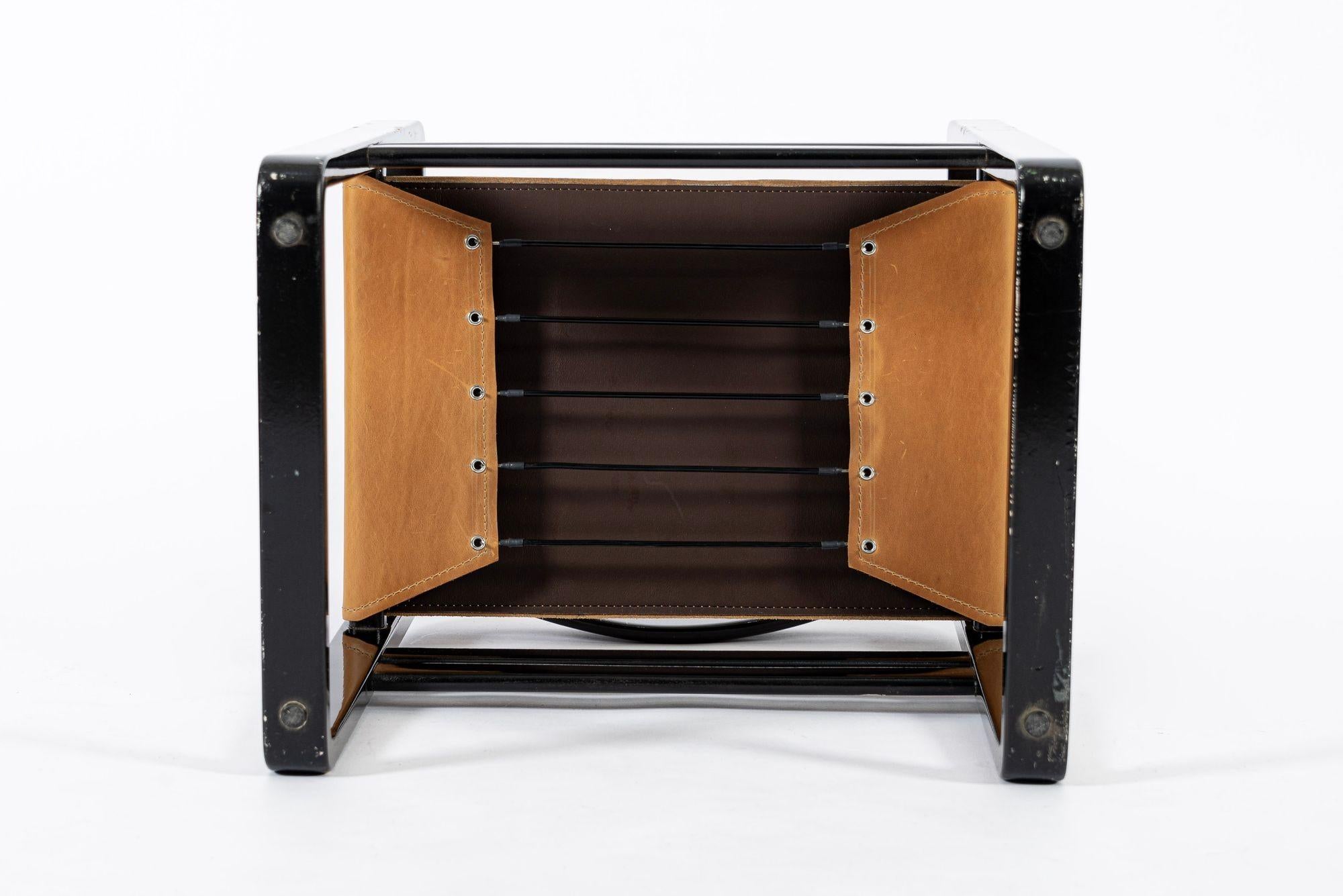 Poltrone moderne di metà secolo in lacca nera e pelle marrone anni '70 in vendita 7