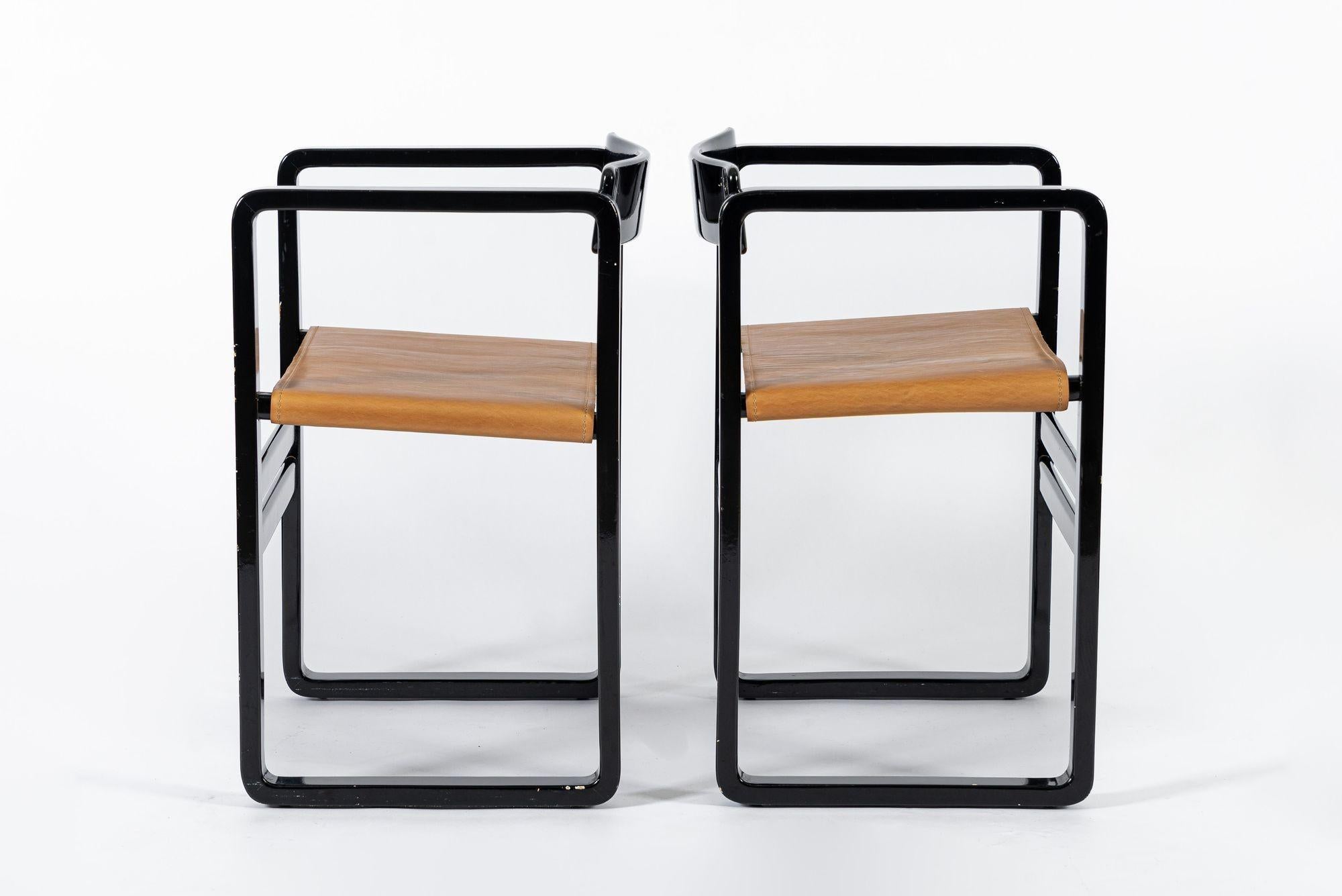 Mid-Century moderno Poltrone moderne di metà secolo in lacca nera e pelle marrone anni '70 in vendita