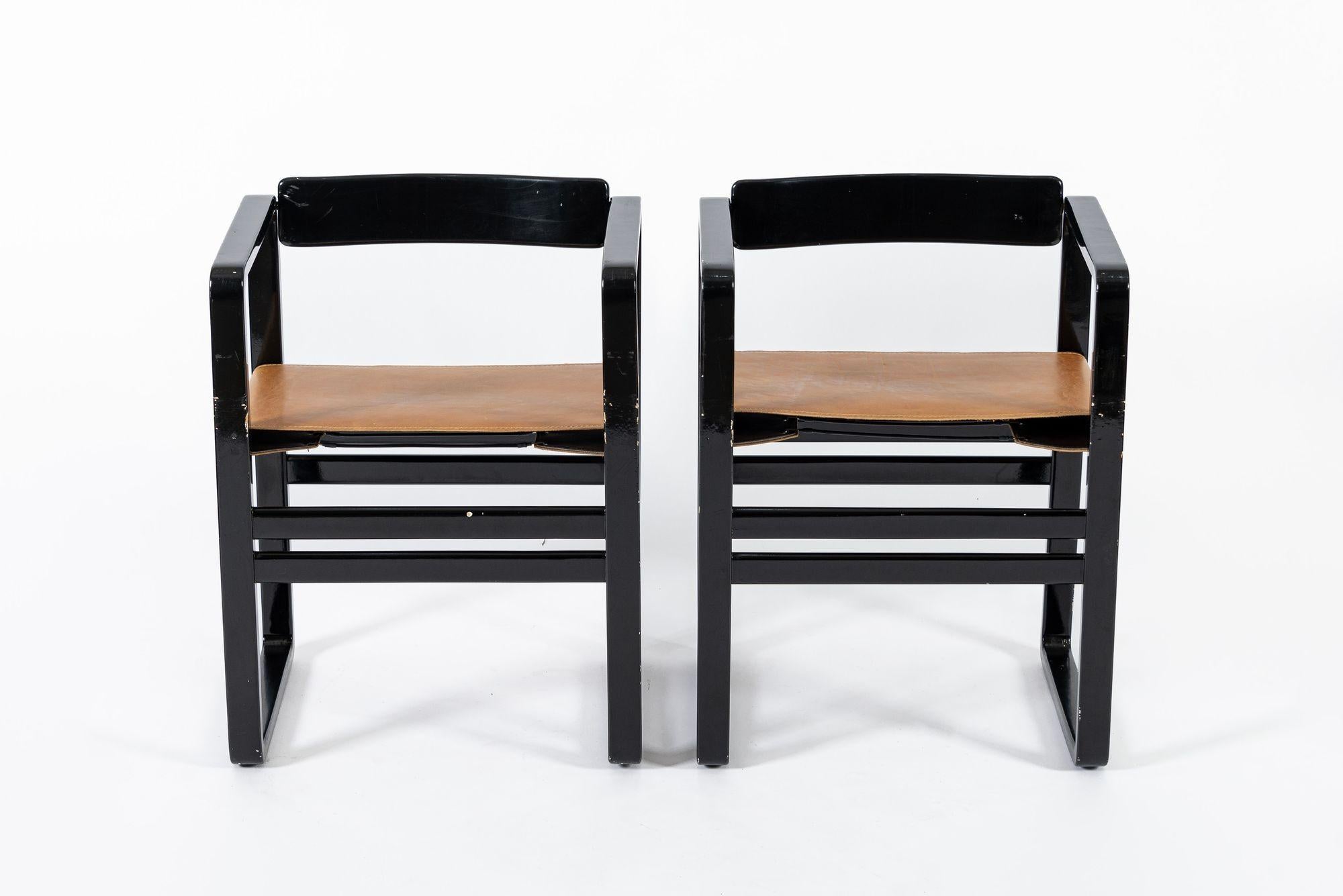 Fine XX secolo Poltrone moderne di metà secolo in lacca nera e pelle marrone anni '70 in vendita