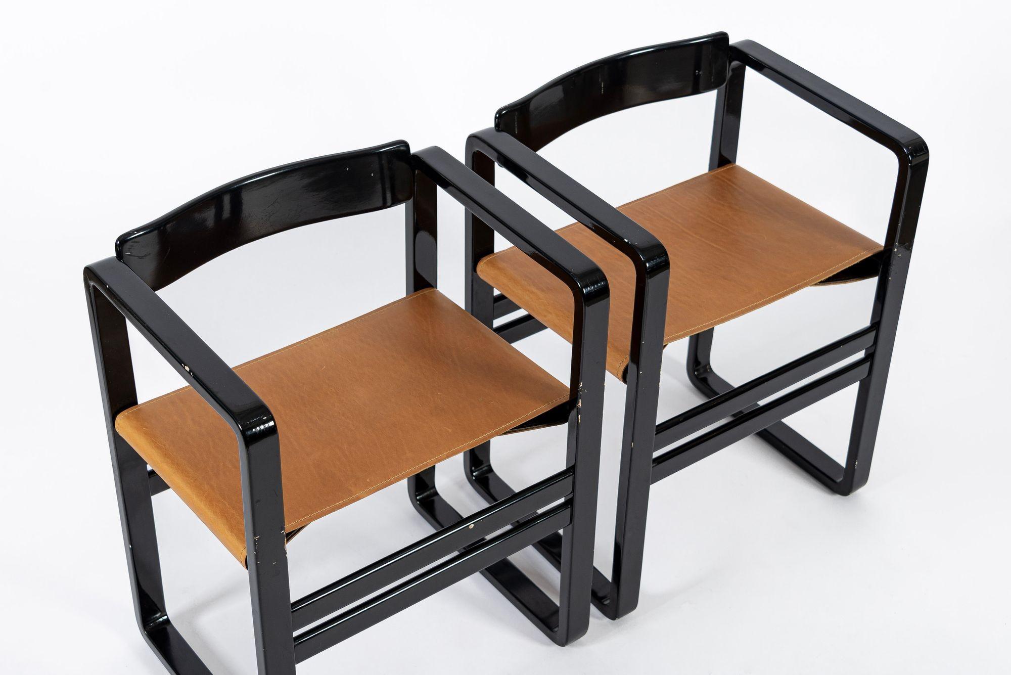 Pelle Poltrone moderne di metà secolo in lacca nera e pelle marrone anni '70 in vendita