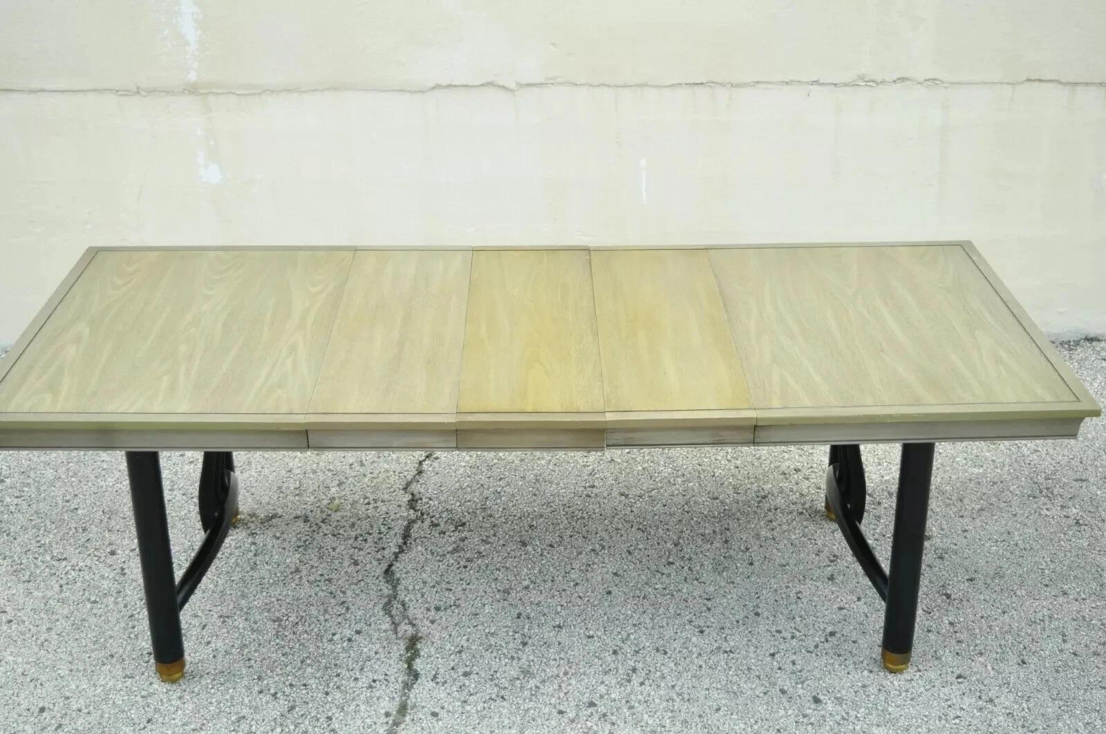 Inconnu Table de salle à manger de style James Mont mi-siècle moderne en laque noire par Blowing Rock en vente