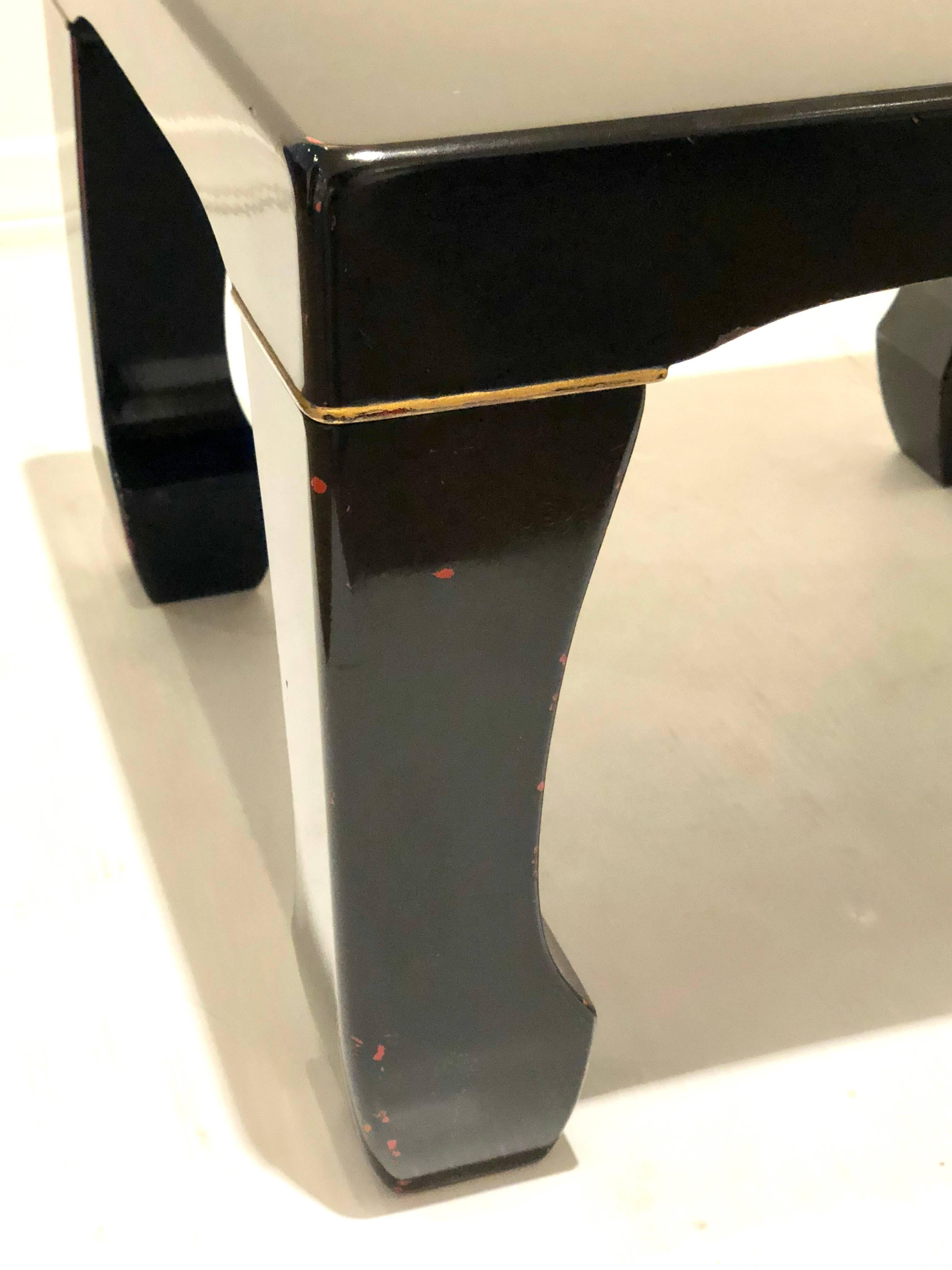 Mid-Century Modern Black Lacquer Low Japanese Stool with Gold Leaf Accents In Good Condition For Sale In San Diego, CA