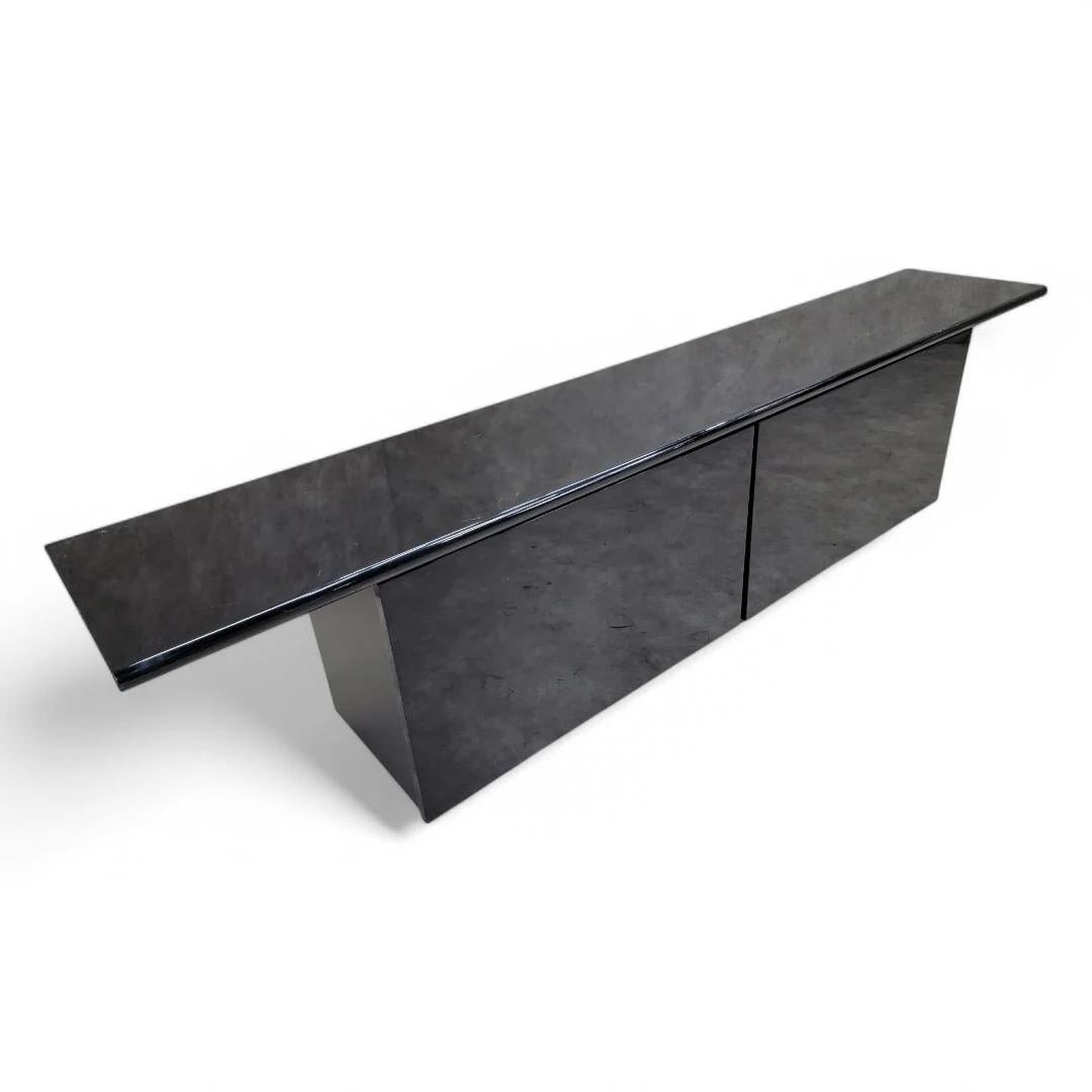Credenza moderna di metà secolo in lacca nera di Giotto Stoppino per Acerbis In condizioni buone in vendita a Chicago, IL