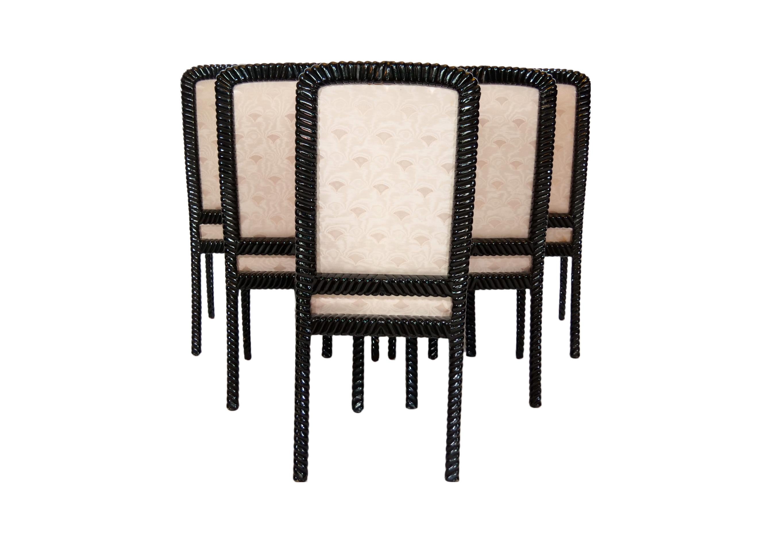 Milieu du XXe siècle Chaise de salle à manger moderne du milieu du siècle, laquée noire, avec cadre en corde torsadée /  8 en vente