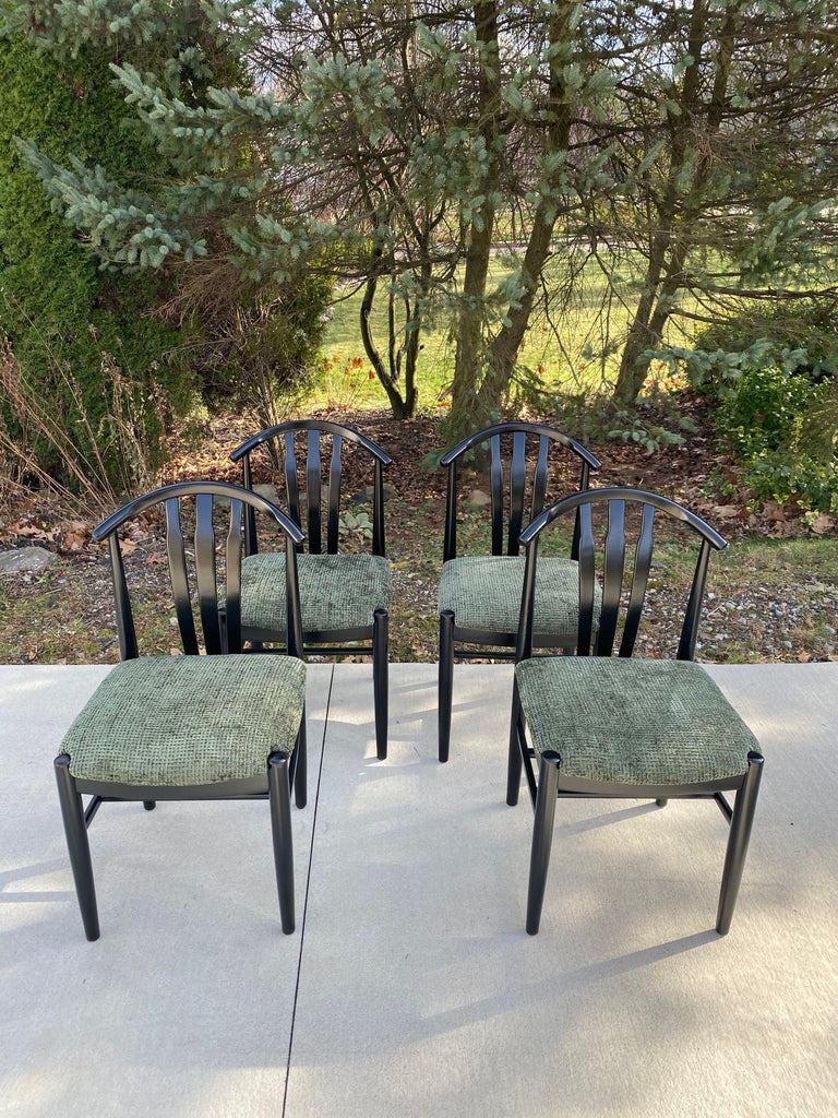 MidCentury Modern Black Lacquer Wishbone Dining Chairs, Set of 4 For Sale at 1stDibs