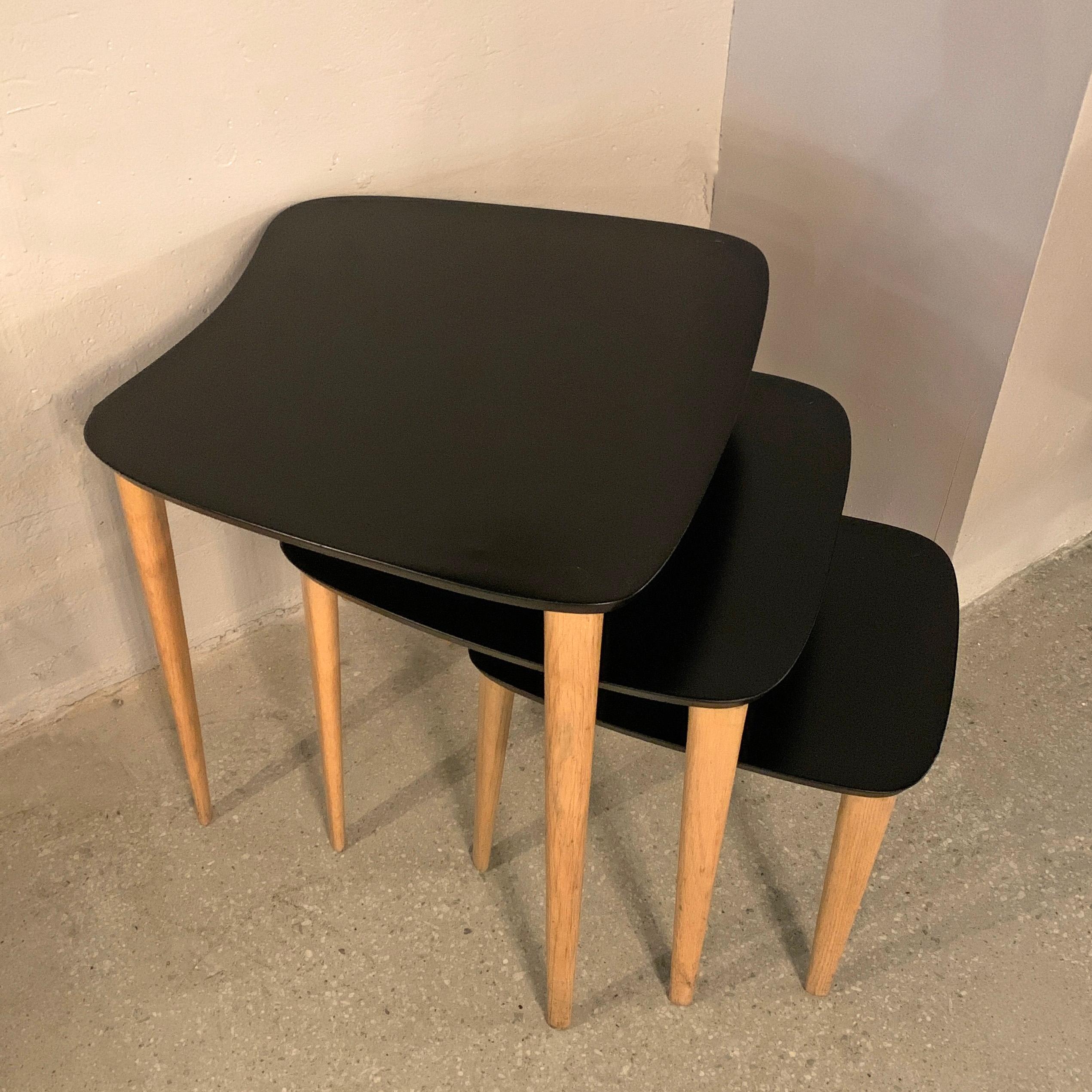 20th Century Mid-Century Modern Black Lacquered Biomorphic Nesting Tables For Sale