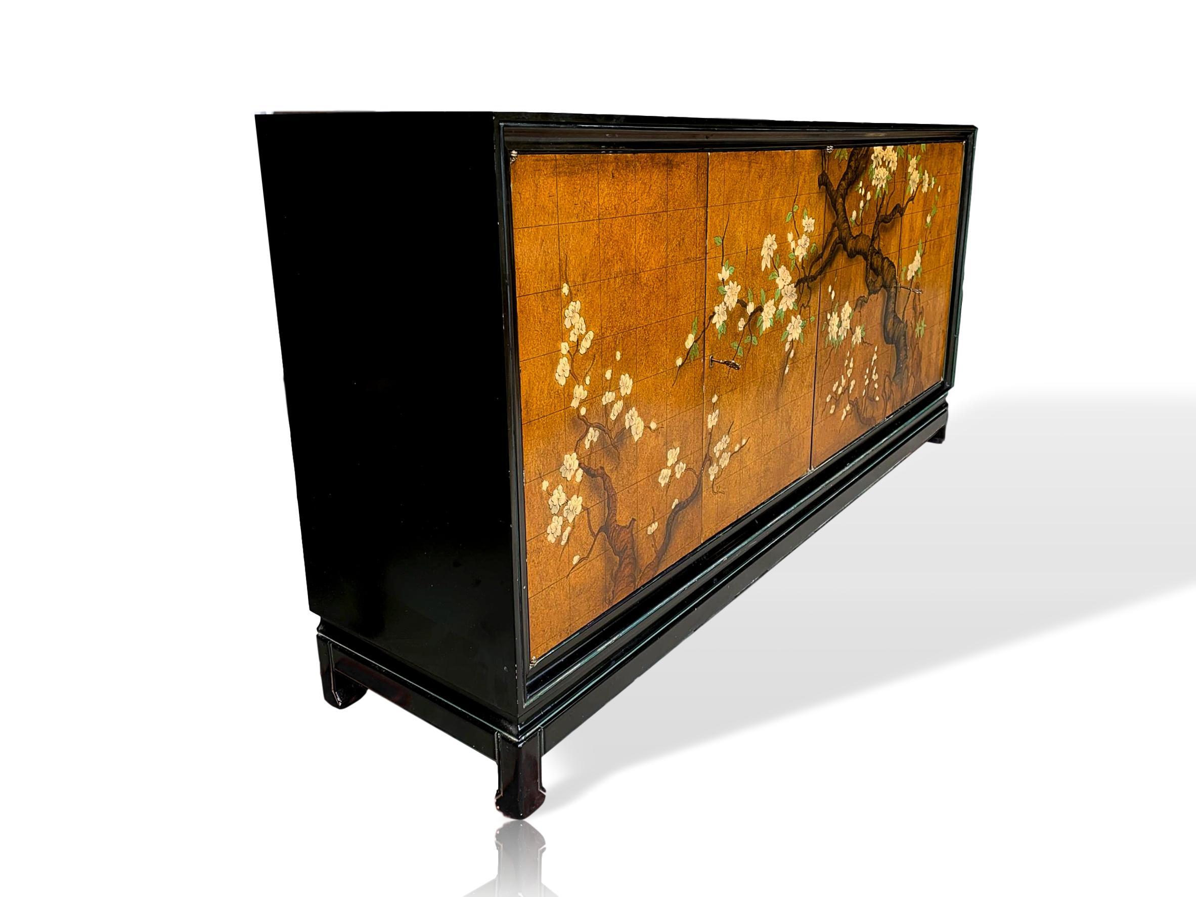 Mid-Century Modern black lacquered chinoiserie credenza, Italian, circa 1960, the interior fitted for stemware and storage.
In excellent vintage condition, without any serious blemishes, with minimal, very slight swirl 