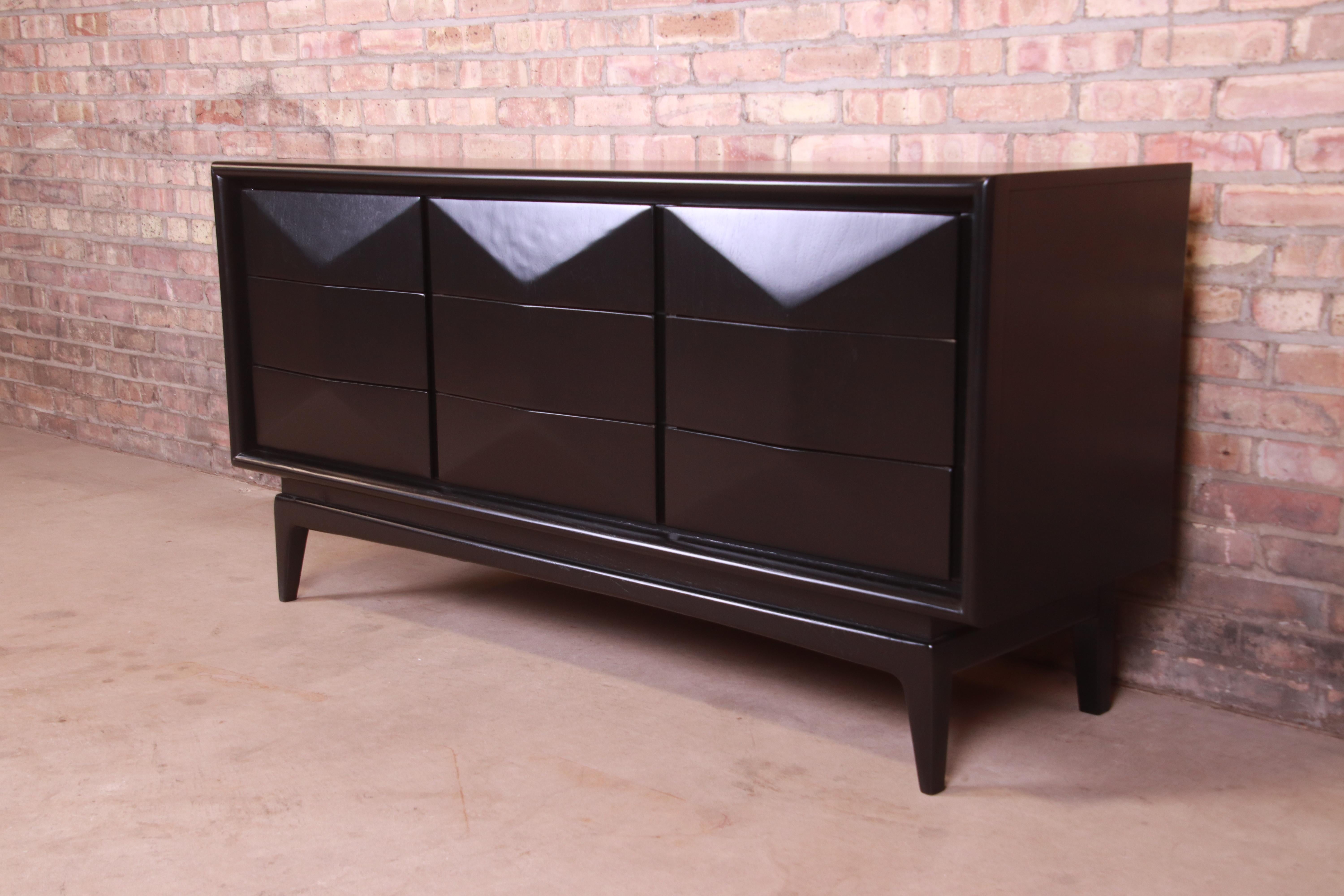 Mid-Century Modern Black Lacquered Diamond Front Dresser or Credenza by United In Good Condition In South Bend, IN